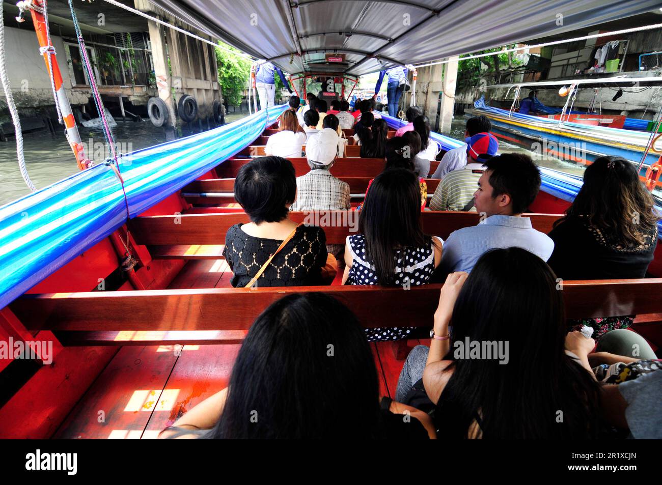 Der Saen Saep Express-Bootsservice im Zentrum von Bangkok, Thailand. Stockfoto