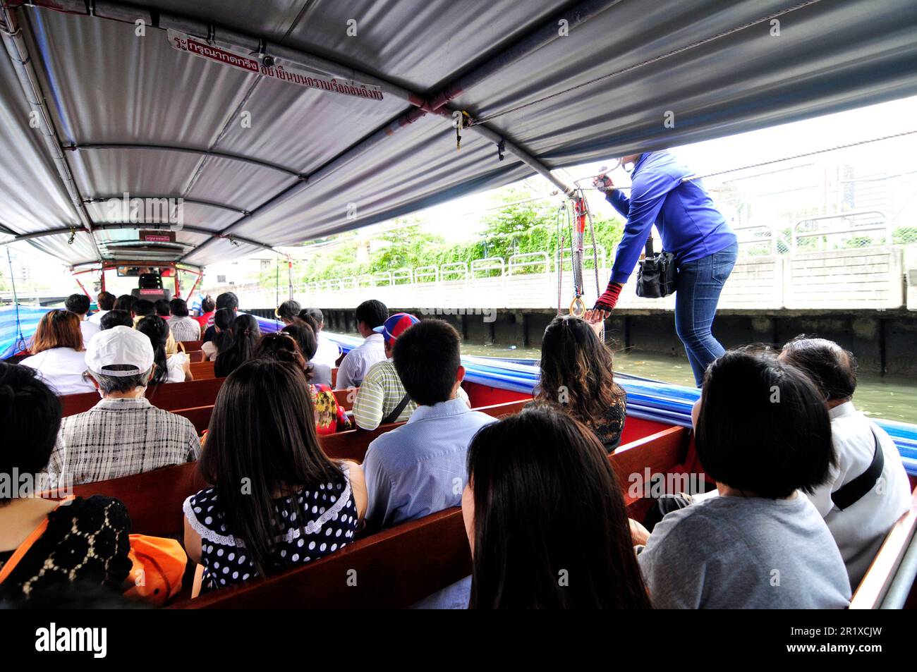 Der Saen Saep Express-Bootsservice im Zentrum von Bangkok, Thailand. Stockfoto