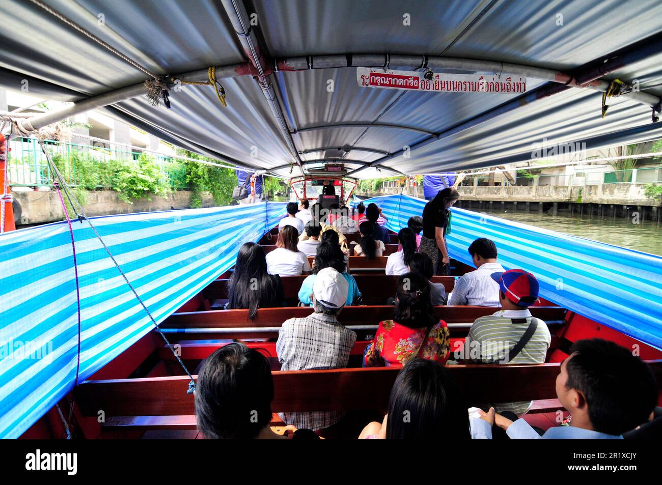 Der Saen Saep Express-Bootsservice im Zentrum von Bangkok, Thailand. Stockfoto