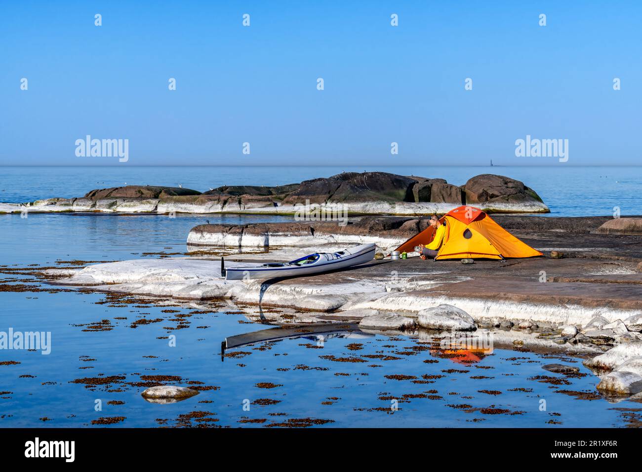 Kajakfahren und Camping auf der Insel Morgonland, Kemiönsaari, Finnland Stockfoto