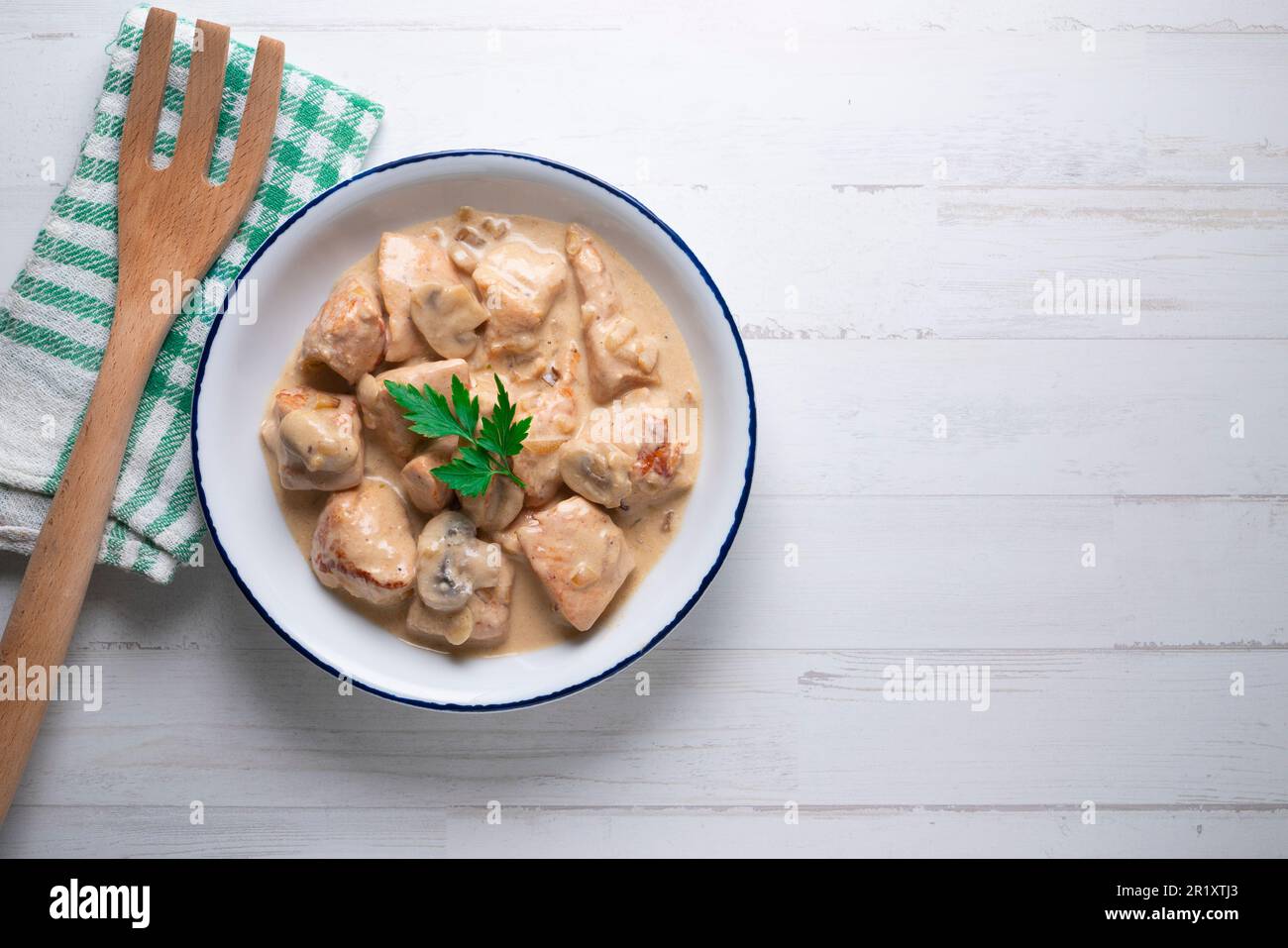 Fleisch mit Strogonoff-Sauce. Traditionelles russisches Rezept. Stockfoto