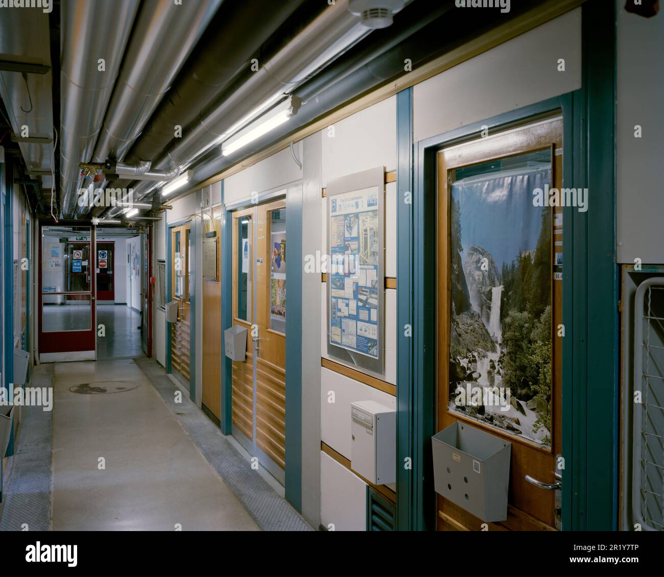 April 30. 1993. Korridor des CERN-Gebäudes 2, in dem Tim Berners Lee den Quellcode für den weltweit ersten Webbrowser und Editor veröffentlichte. Ursprünglich c Stockfoto