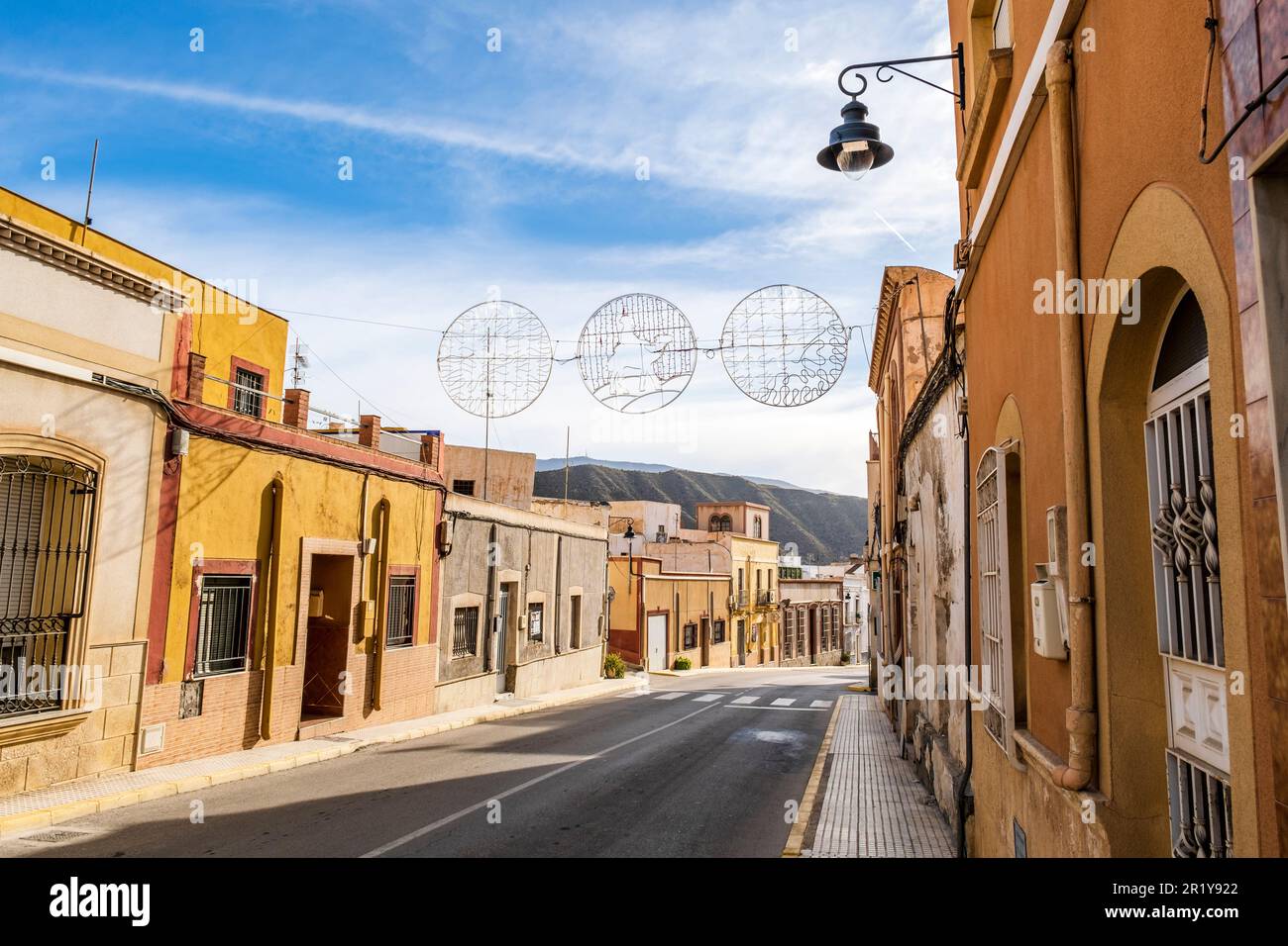 Ein Dorf, das uns an die Wüste erinnert, und ein riesiges Filmset, da es dank letzterer weltweit berühmt geworden ist. Es war das Set Stockfoto