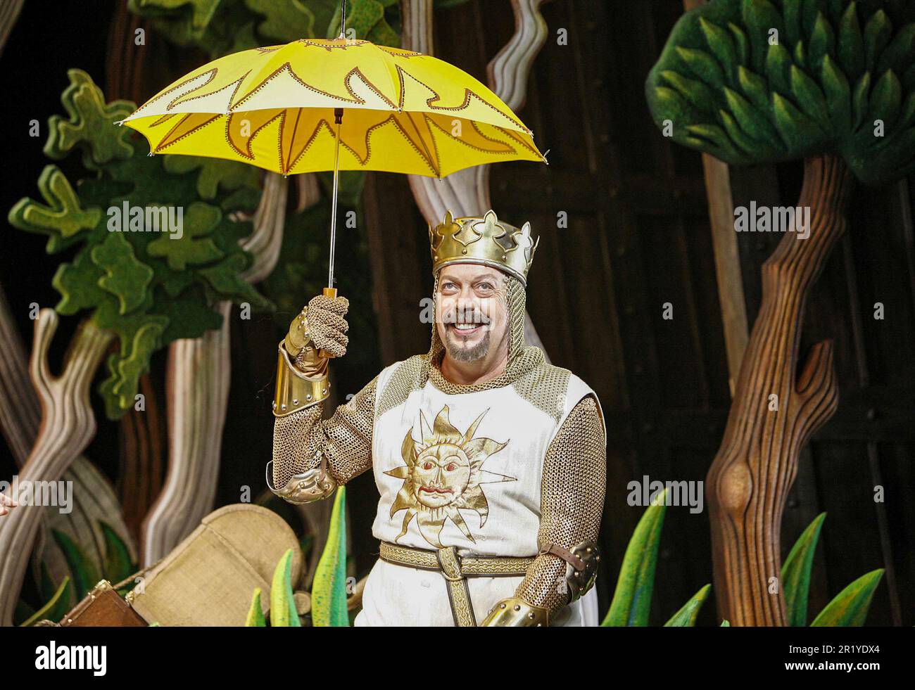 Tim Curry (König Arthur) in Monty Python's SPAMALOT at the Palace Theatre, London W1 16/10/2006 Buch & Texte: Eric Idle Musik: John Du Prez & Eric Idle Design: Tim Hatley Beleuchtung: Hugh Vanstone Choreographie: Casey Nicholaw Regisseur: Mike Nichols Stockfoto