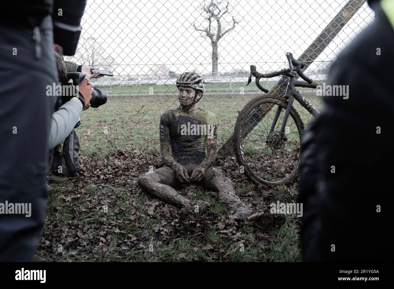 Cameron Mason war erschöpft, nachdem er 2. in den Eliten als erster auf dem Cyclocross Ardingly South of England Showground bei der nationalen Meisterschaft unter 23 war Stockfoto