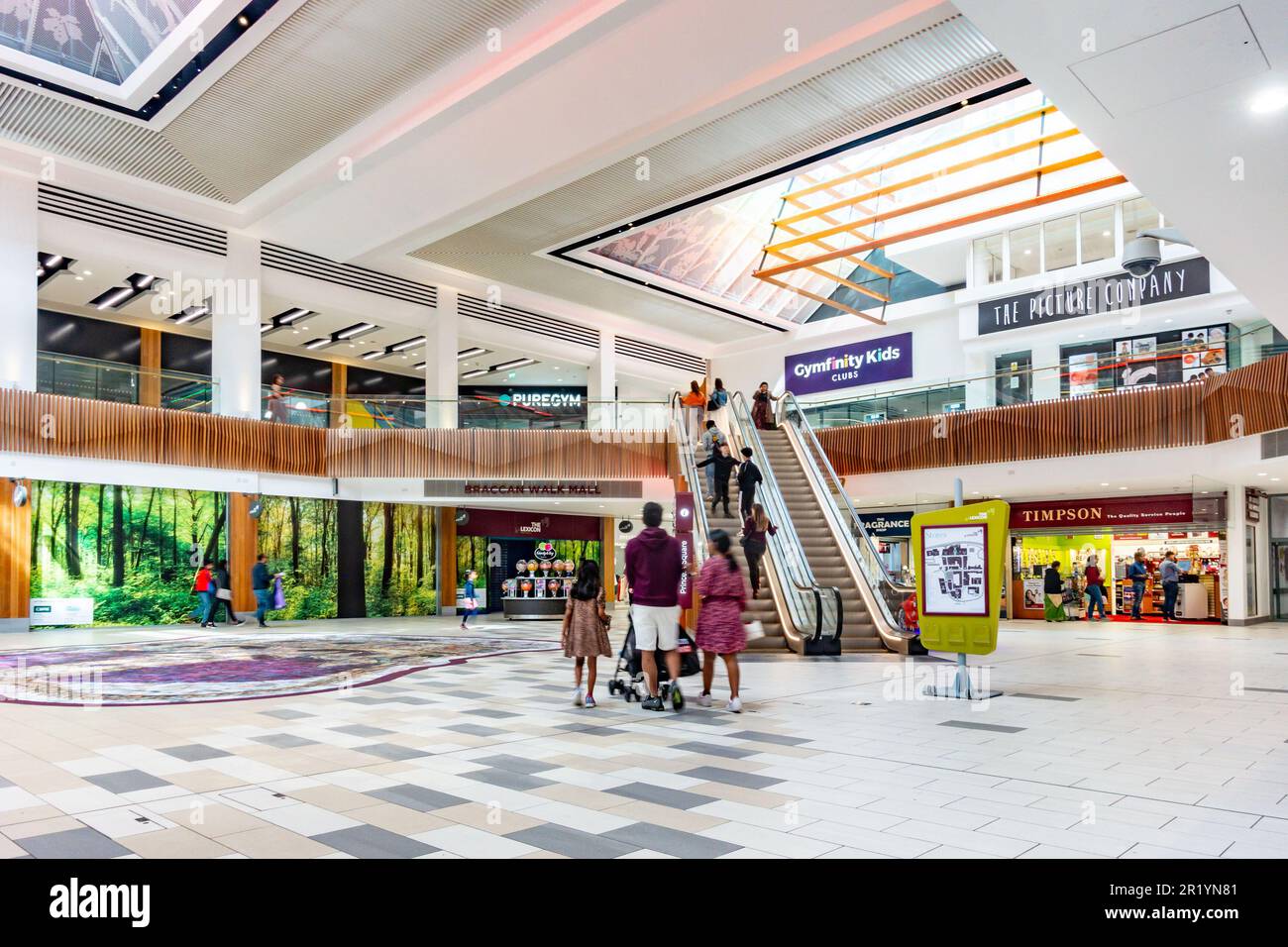 In einem Einkaufszentrum in Bracknell, Großbritannien, das jetzt Teil des renovierten Lexicon Centre ist. Stockfoto