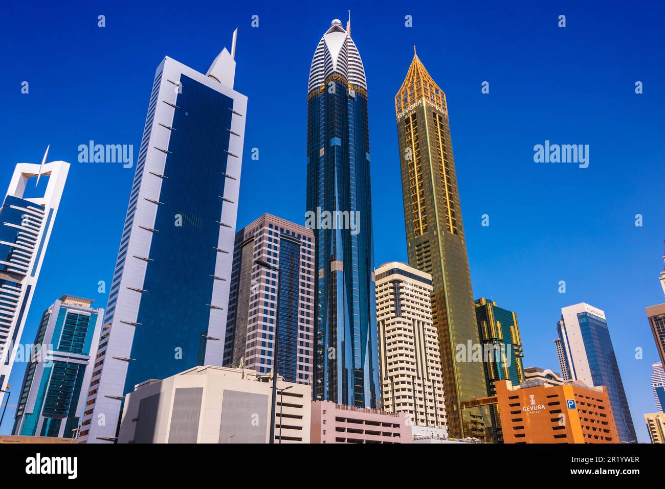 DUBAI, VEREINIGTE ARABISCHE EMIRATE - 6. FEBRUAR 2019: Architecture od Trade Centre 2 oder Dubai Financial Centre im Westen von Dubai, entlang Scheich Zayed Stockfoto