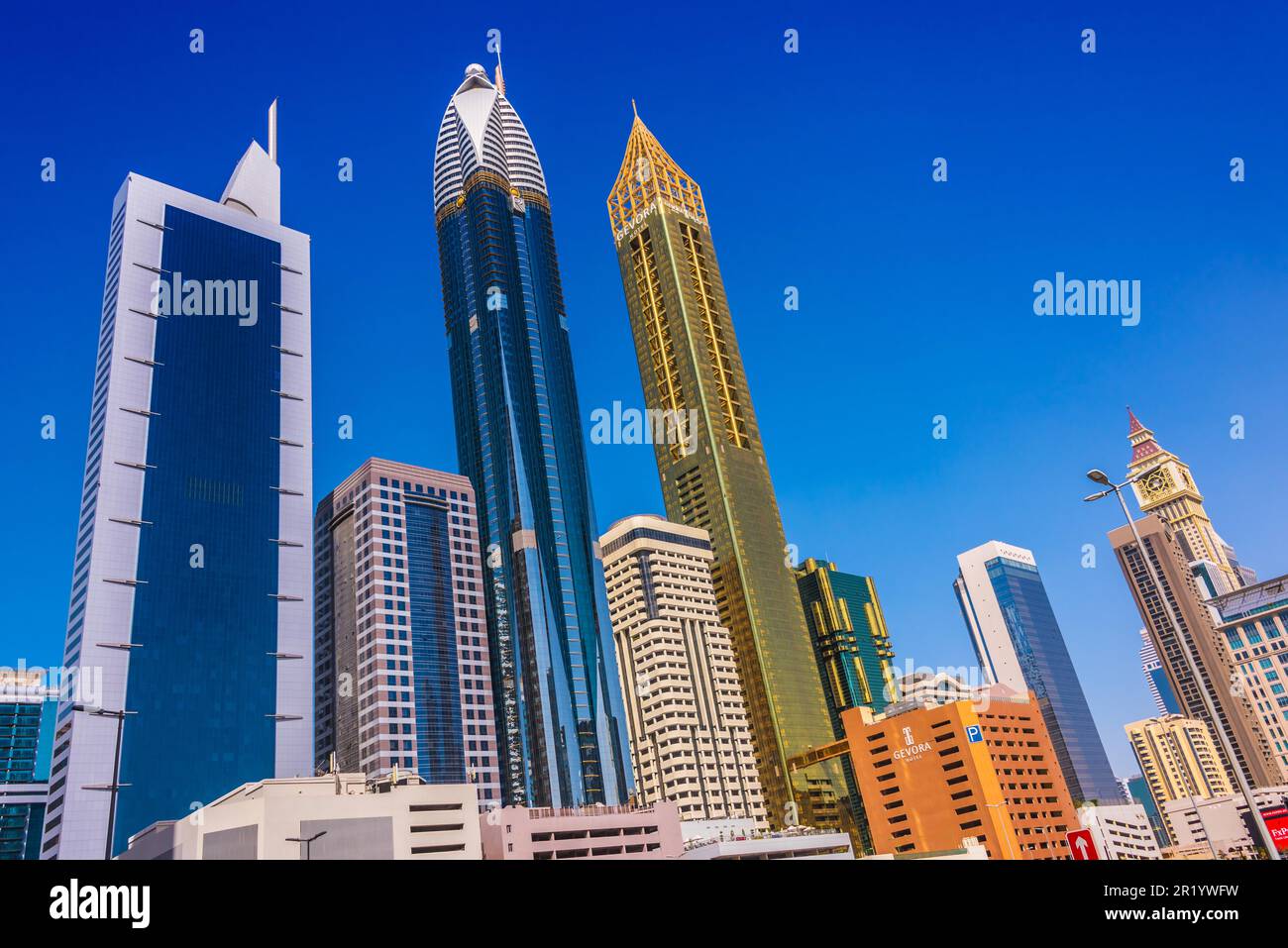 DUBAI, VEREINIGTE ARABISCHE EMIRATE - 6. FEBRUAR 2019: Architecture od Trade Centre 2 oder Dubai Financial Centre im Westen von Dubai, entlang Scheich Zayed Stockfoto