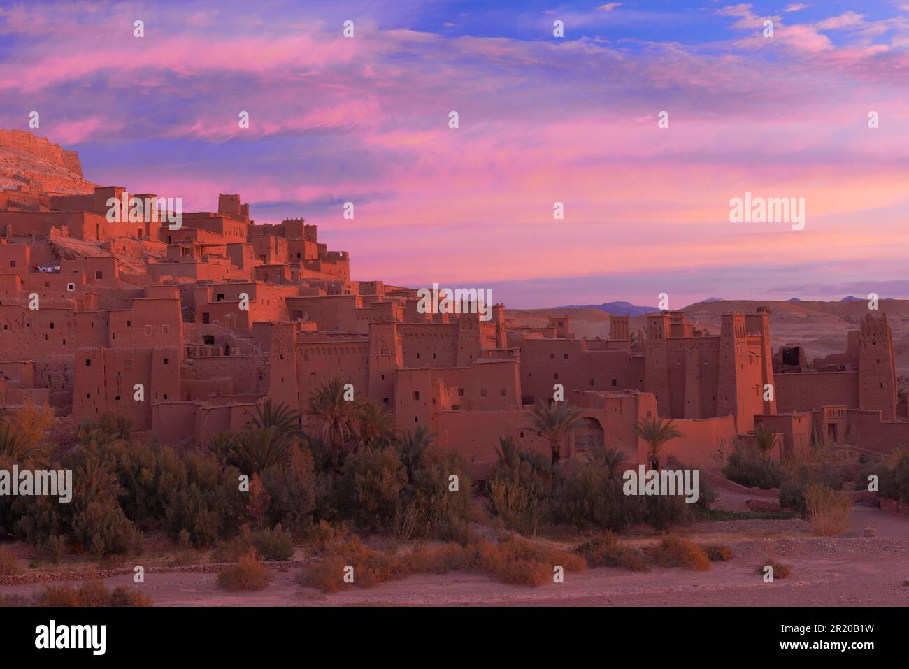 Kasbah Ait Benhaddou at Dawn, hoher Atlas, Ksar Ait Benhaddou, Provinz Ouarzazate, Region Souss-Massa-Draa, UNESCO-Weltkulturerbe Maghreb Stockfoto