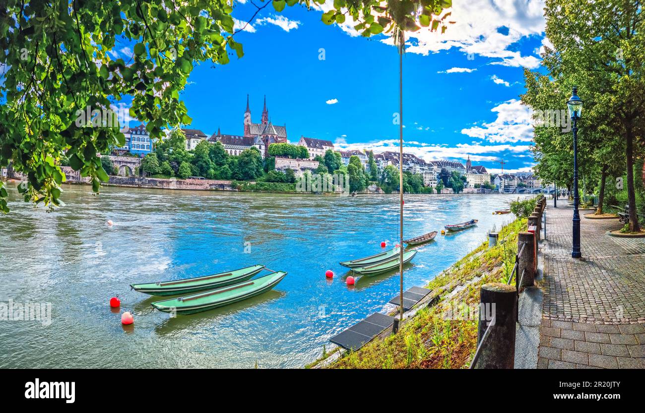 Basel. Rheinufer-grüne Uferpromenade in Basel, Nordwestschweiz Stockfoto