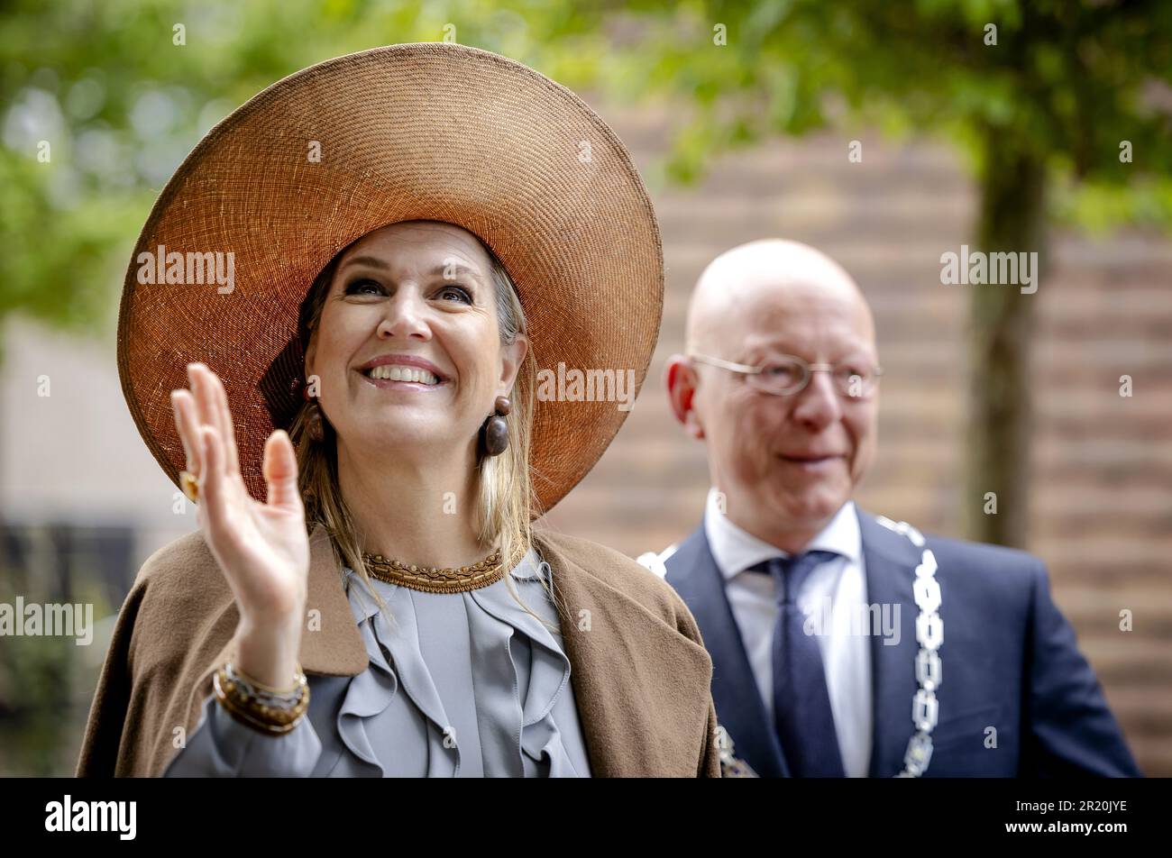Nuenen, Niederlande. 16. Mai 2023. NUENEN - Queen Maxima während der Eröffnung des renovierten Van Gogh Village Museum. Van Gogh lebte zwischen Dezember 1883 und November 1885 in Nuenen und malte dort etwa ein Viertel seines Oeuvre, einschließlich seines Meisterwerks „die Kartoffelesser“. Das Museum konzentriert sich auf das Leben und Werk von Van Gogh während dieser Zeit. ANP ROBIN VAN LONKHUIJSEN niederlande Out - belgien Out Credit: ANP/Alamy Live News Stockfoto