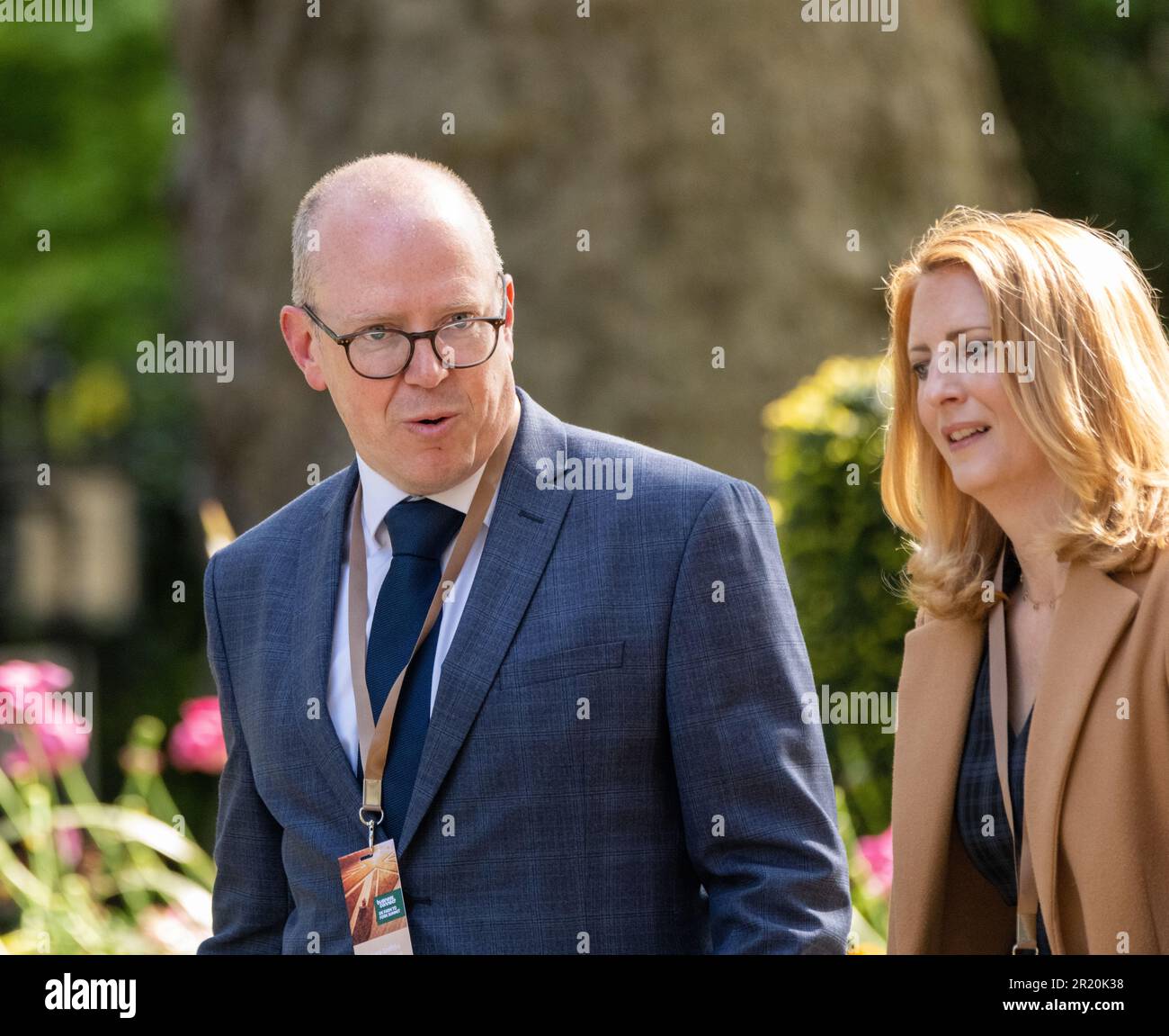 London, Großbritannien. 16. Mai 2023. Food Security Conference Farm to Fork Summit, 10 Downing Street, London, UK Richard Griffiths, Chief Executive des British Poultry Council (links), Kredit: Ian Davidson/Alamy Live News Stockfoto