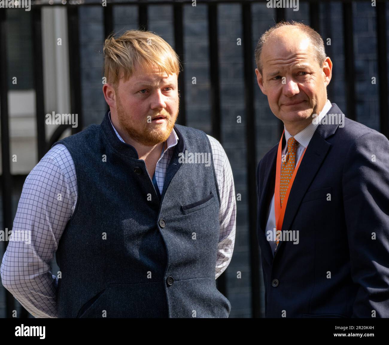 London, Großbritannien. 16. Mai 2023. Food Security Conference, 10 Downing Street, London, UK Kaleb Cooper Clarksons Farm (links) und Charlie Ireland, Clarksons Landvermittler Credit: Ian Davidson/Alamy Live News Stockfoto