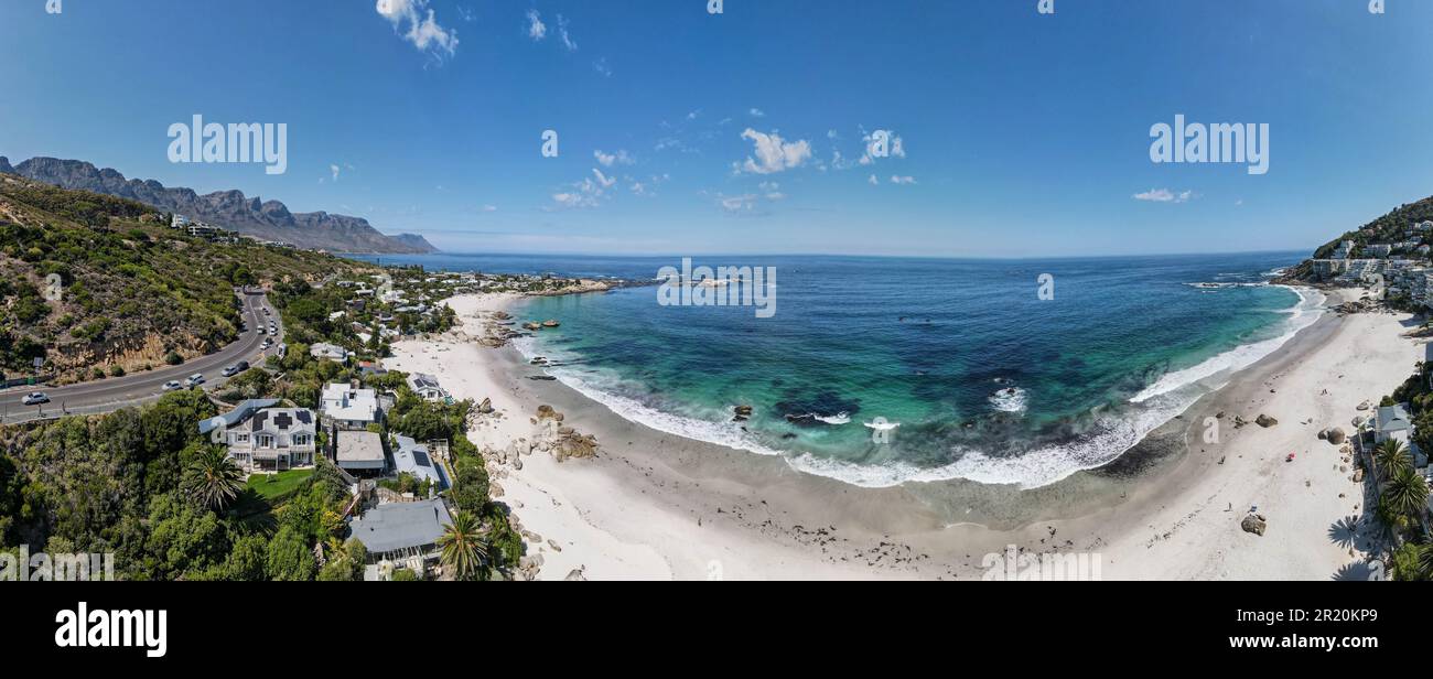 Blick auf die Drohne am Strand von Clifton in der Nähe von Kapstadt in Südafrika Stockfoto
