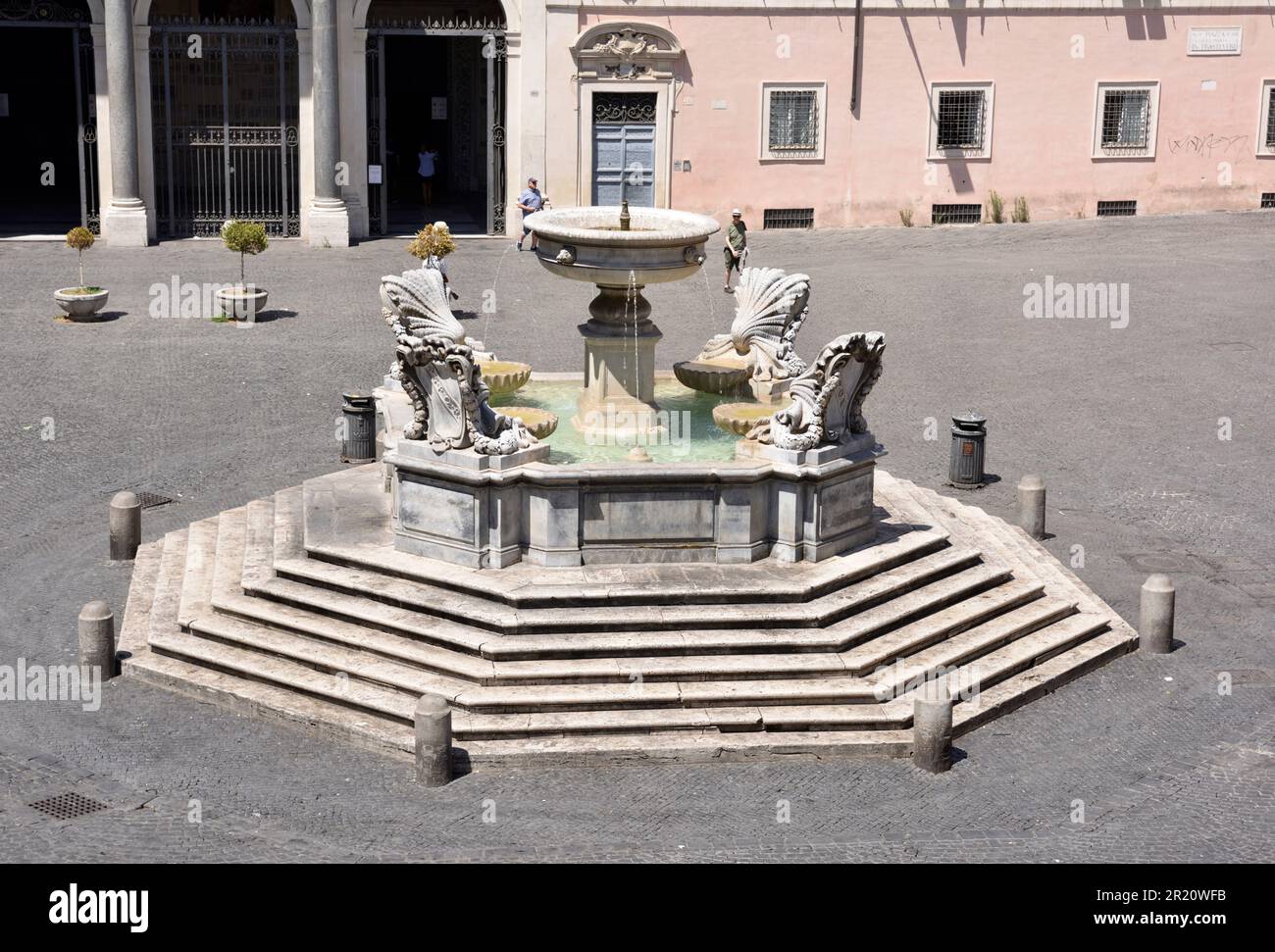 Brunnen, Piazza di Santa Maria in Trastevere, Rom, Italien Stockfoto
