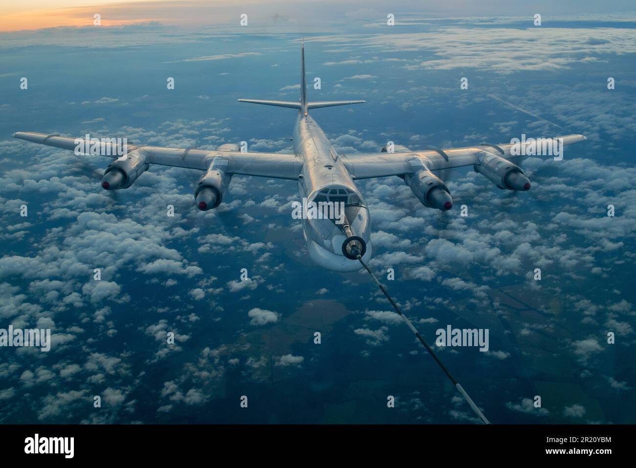 Tupolev TU-95 (Russisch: Туполев Ту-95; NATO-Berichtsname: 'Bär') ist eine große, viermotorige Turboprop-betriebene strategische Bomber- und Raketenplattform. Stockfoto