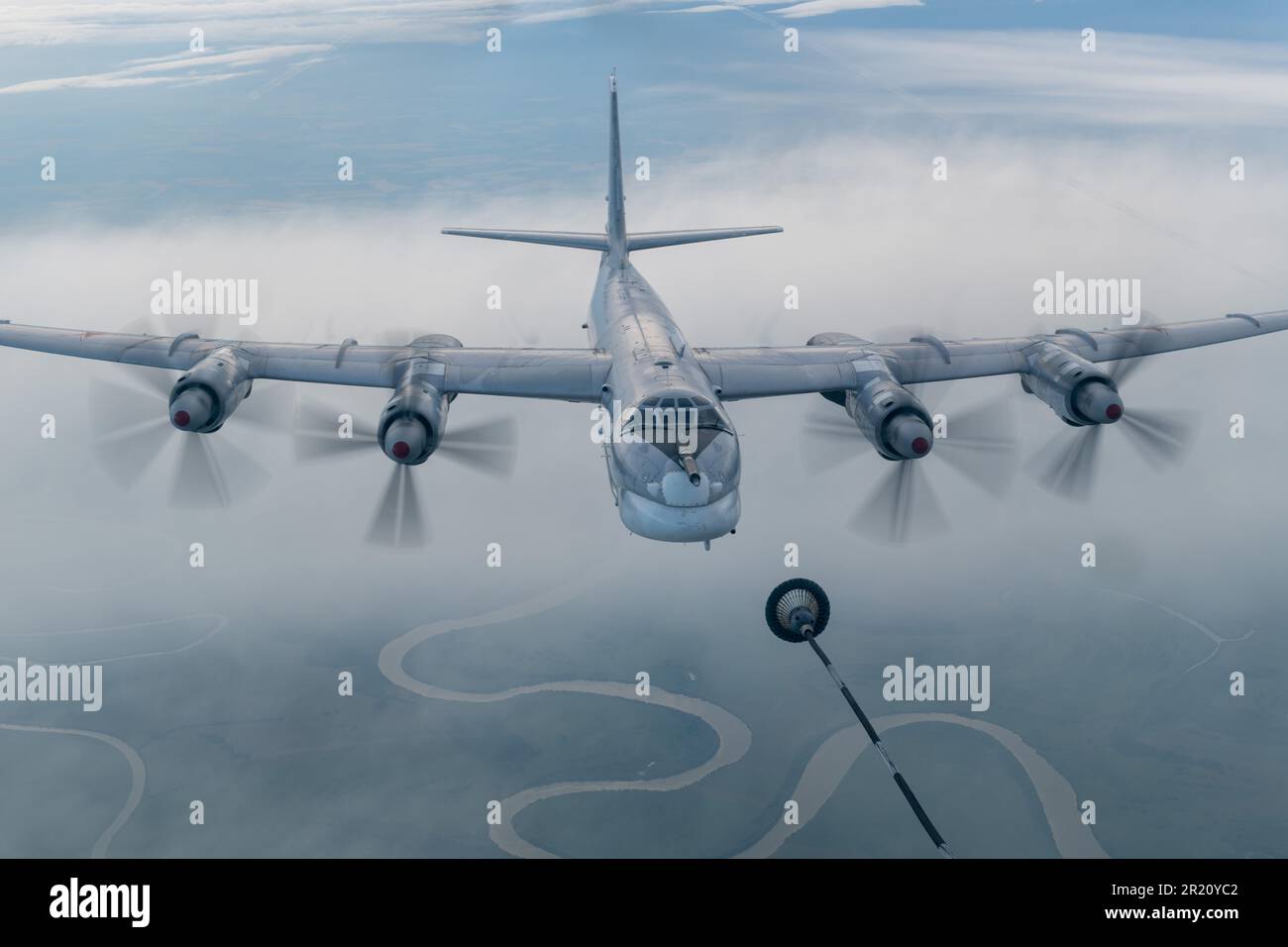 Tupolev TU-95 (Russisch: Туполев Ту-95; NATO-Berichtsname: 'Bär') ist eine große, viermotorige Turboprop-betriebene strategische Bomber- und Raketenplattform. Stockfoto