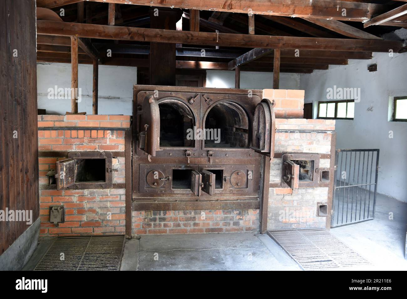 Foto der Feueröfen im KZ Dachau. Das Lager war das erste der 1933 eröffneten Konzentrationslager der Nazis. Die ursprüngliche Absicht des Lagers bestand darin, politische Gefangene festzuhalten. Stockfoto