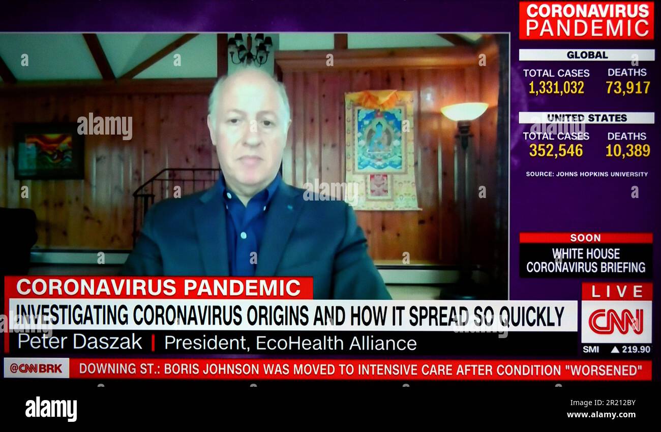 Ein Screenshot von CNN über die Ausbreitung des COVID-19-Coronavirus inmitten der Pandemie. Abgebildet ist Peter Daszak, Präsident der EcoHealth Alliance - eine US-amerikanische Organisation, die Forschung und Outreach-Programme zu globaler Gesundheit, Erhaltung und internationaler Entwicklung durchführt Stockfoto