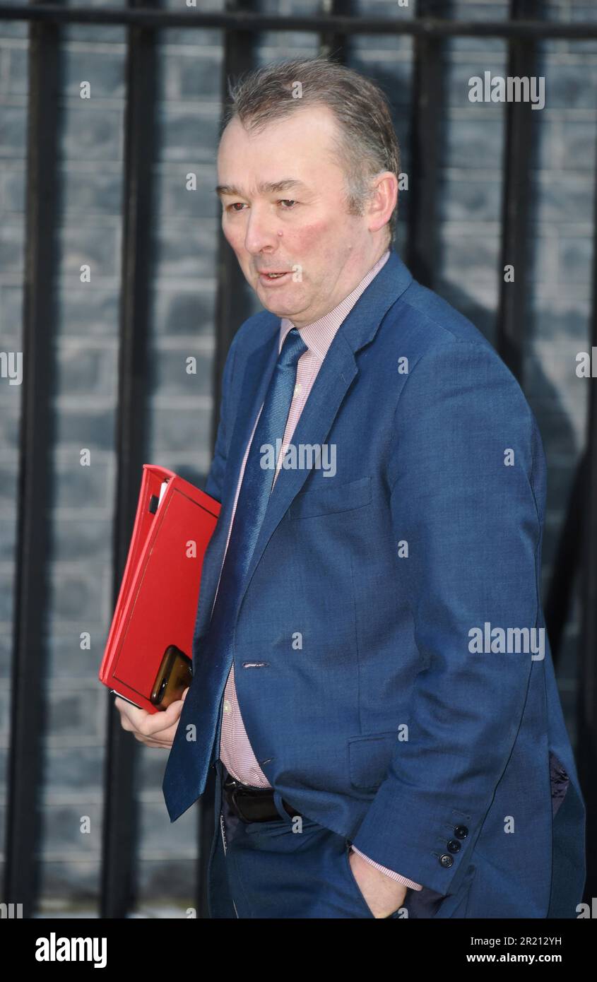 Foto von Simon Hart, Secretary of State for Wales, vor der Downing Street Nr. 10, London, vor einem Kabinettsmeeting. Stockfoto