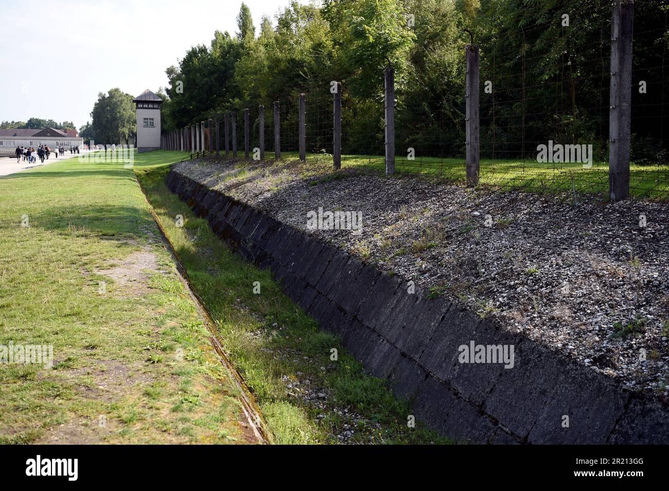 Foto mit dem Umfang des Konzentrationslagers Dachau. Das Lager war das erste der 1933 eröffneten Konzentrationslager der Nazis. Die ursprüngliche Absicht des Lagers bestand darin, politische Gefangene festzuhalten. Stockfoto