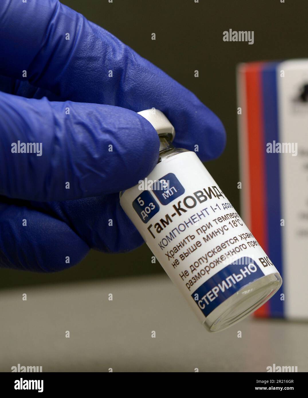 Sputnik V ist ein viraler Vektorimpfstoff für COVID-19, der vom Gamaleya Research Institute of Epidemiology and Microbiology entwickelt wurde. Am 11. August 2020 vom russischen Gesundheitsministerium als Gam-COVID-Vac Sputnik V registriert ist ein viraler Adenovirus-Vektorimpfstoff. SARS-COV2, 2019-nCoV oder COVID-19 ist ein ansteckendes Virus, das Atemwegsinfektionen verursacht. Stockfoto