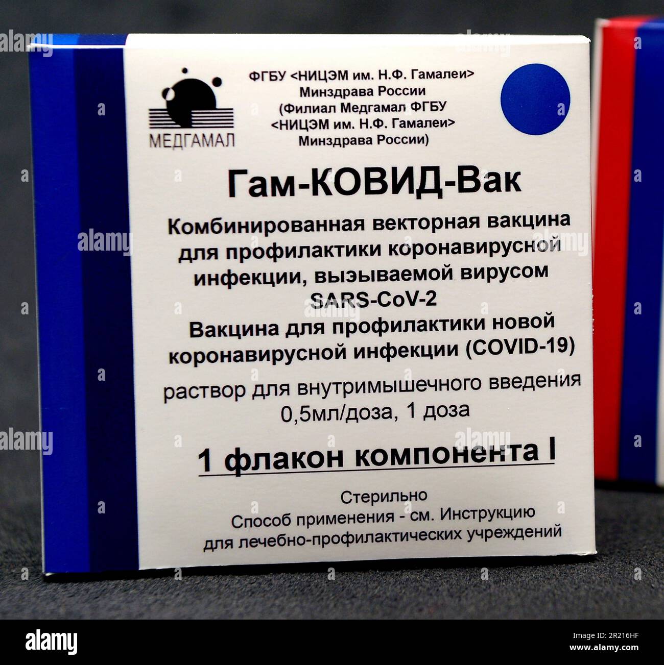 Sputnik V ist ein viraler Vektorimpfstoff für COVID-19, der vom Gamaleya Research Institute of Epidemiology and Microbiology entwickelt wurde. Am 11. August 2020 vom russischen Gesundheitsministerium als Gam-COVID-Vac Sputnik V registriert ist ein viraler Adenovirus-Vektorimpfstoff. SARS-COV2, 2019-nCoV oder COVID-19 ist ein ansteckendes Virus, das Atemwegsinfektionen verursacht. Stockfoto