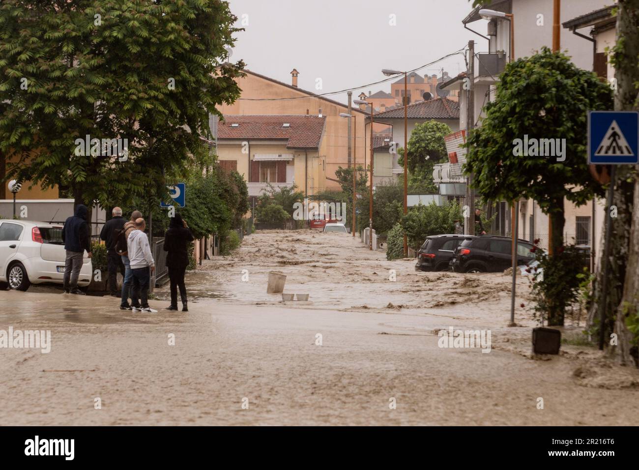 Cesena, Italien. 16. Mai 2023. Cesena (FC) der Fluss Savio überflutete Straßen, Häuser und transportierte Autos entlang seiner Passage Editorial nur Verwendung Kredit: Independent Photo Agency/Alamy Live News Stockfoto