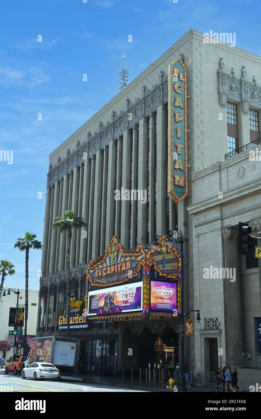 HOLLYWOOD, KALIFORNIEN - 12. MAI 2023: Nahaufnahme des Marquee im El Capitan Theatre auf dem Hollywood Boulevard. Stockfoto