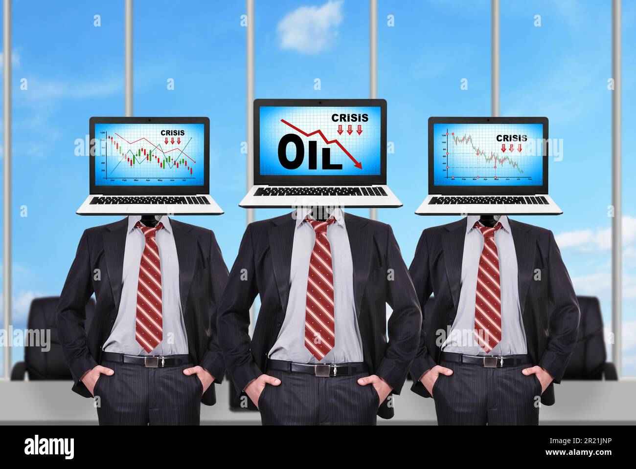 Drei Geschäftsleute mit einem Laptop anstelle eines Kopfes. Ölkrisentabelle auf dem Bildschirm Stockfoto