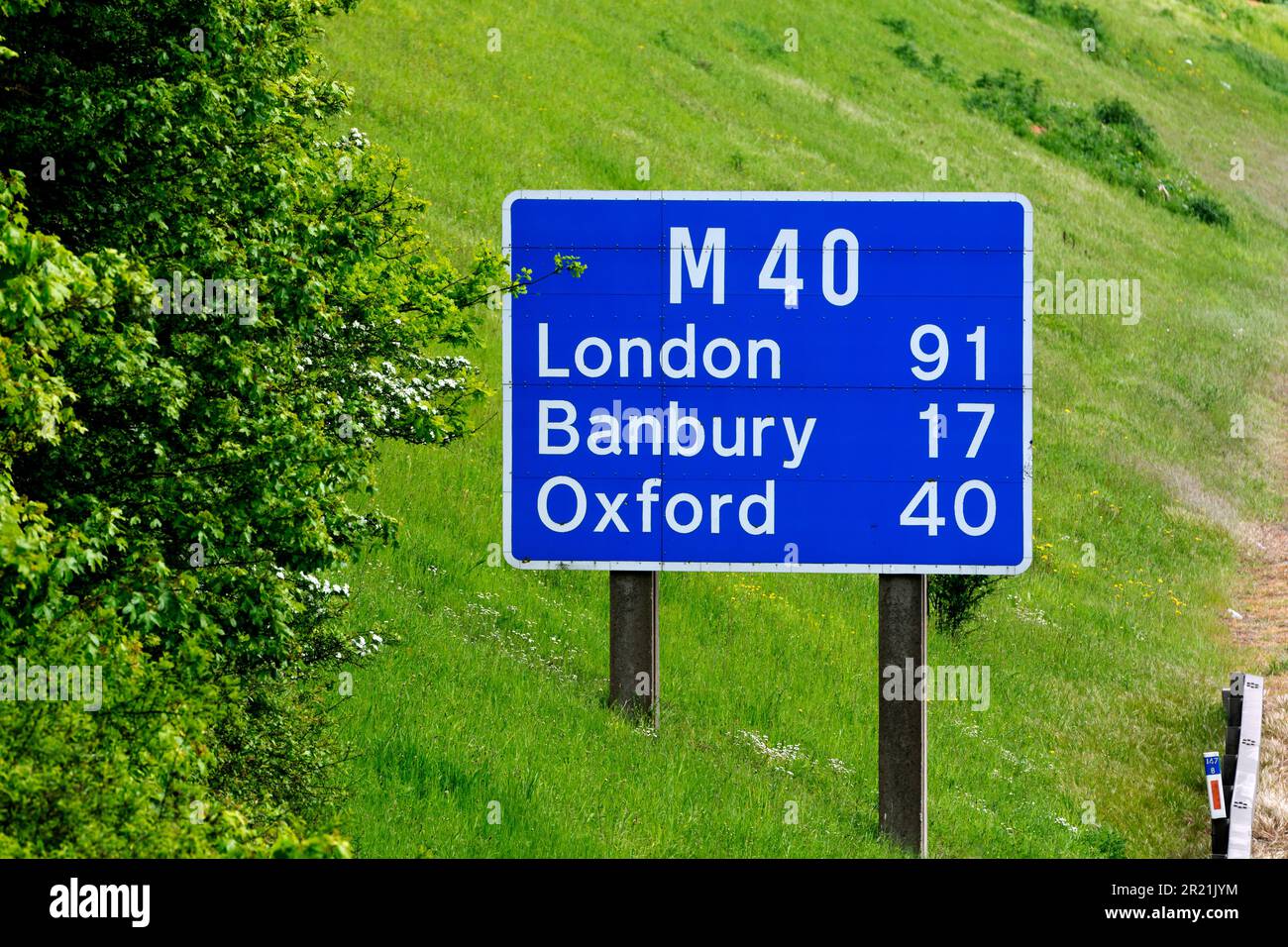 Autobahnschild M40, Warwickshire, England, Großbritannien Stockfoto