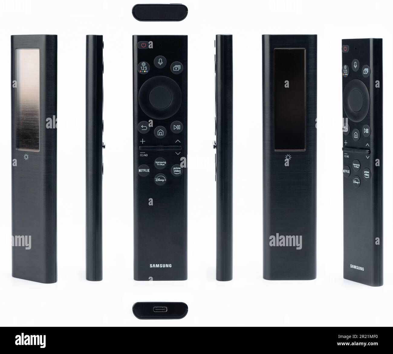 New york, USA - 14. Mai 2023: Unterschiedliche Ansichten der Samsung-Fernbedienung isoliert auf weißem Studiohintergrund Stockfoto