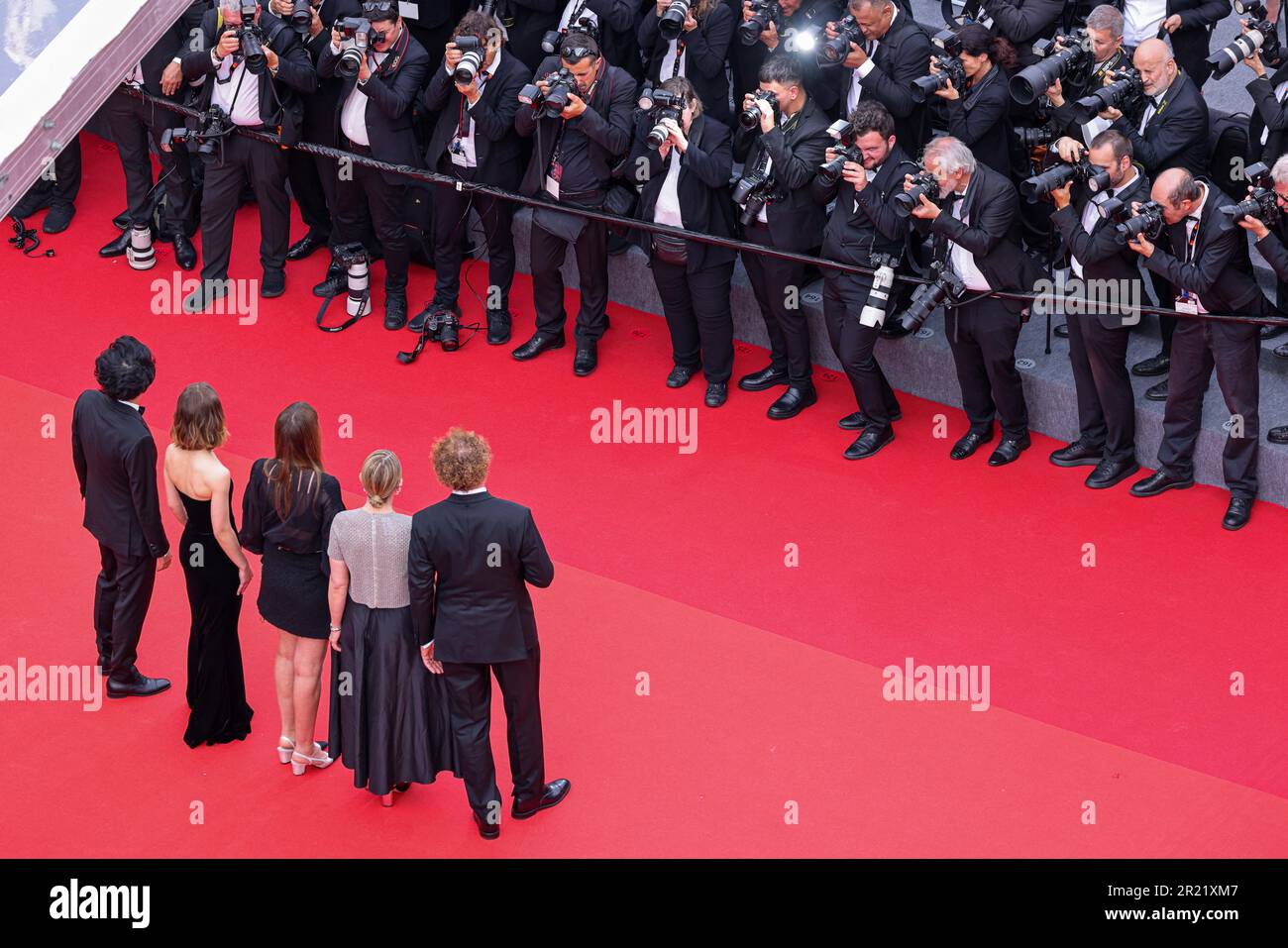 Cannes, Frankreich. 16. Mai 2023. Mitglieder der Jury UNO ASSERT Präsident der Jury John C. Reilly, Alice Winocour, Emilie Dequenne, Paula Beer und Davy Chou, die am 16. Mai beim jährlichen Filmfestival Cannes im Palais des Festivals am 76. Mai an der Screening- und Eröffnungszeremonie Jeanne du Barry teilnehmen, 2023 in Cannes, Frankreich. Foto von David Boyer/ABACAPRESS.COM Kredit: Abaca Press/Alamy Live News Stockfoto