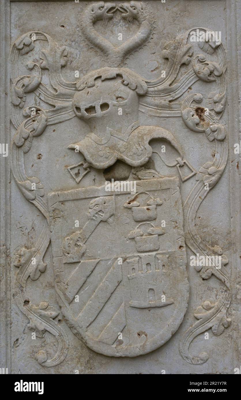 Grabstein von Lisuarte Peres de Andrade, 16. Jahrhundert. Detail. Unbekannte Herkunft. Archäologisches Museum Von Carmo. Lissabon, Portugal. Stockfoto