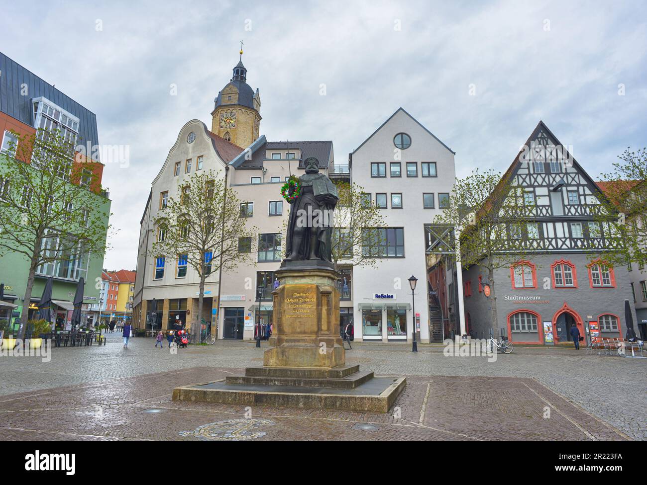 Jena, Deutschland, Marktplatz und Statue von Johann Friedrich dem Magnanimous Stockfoto