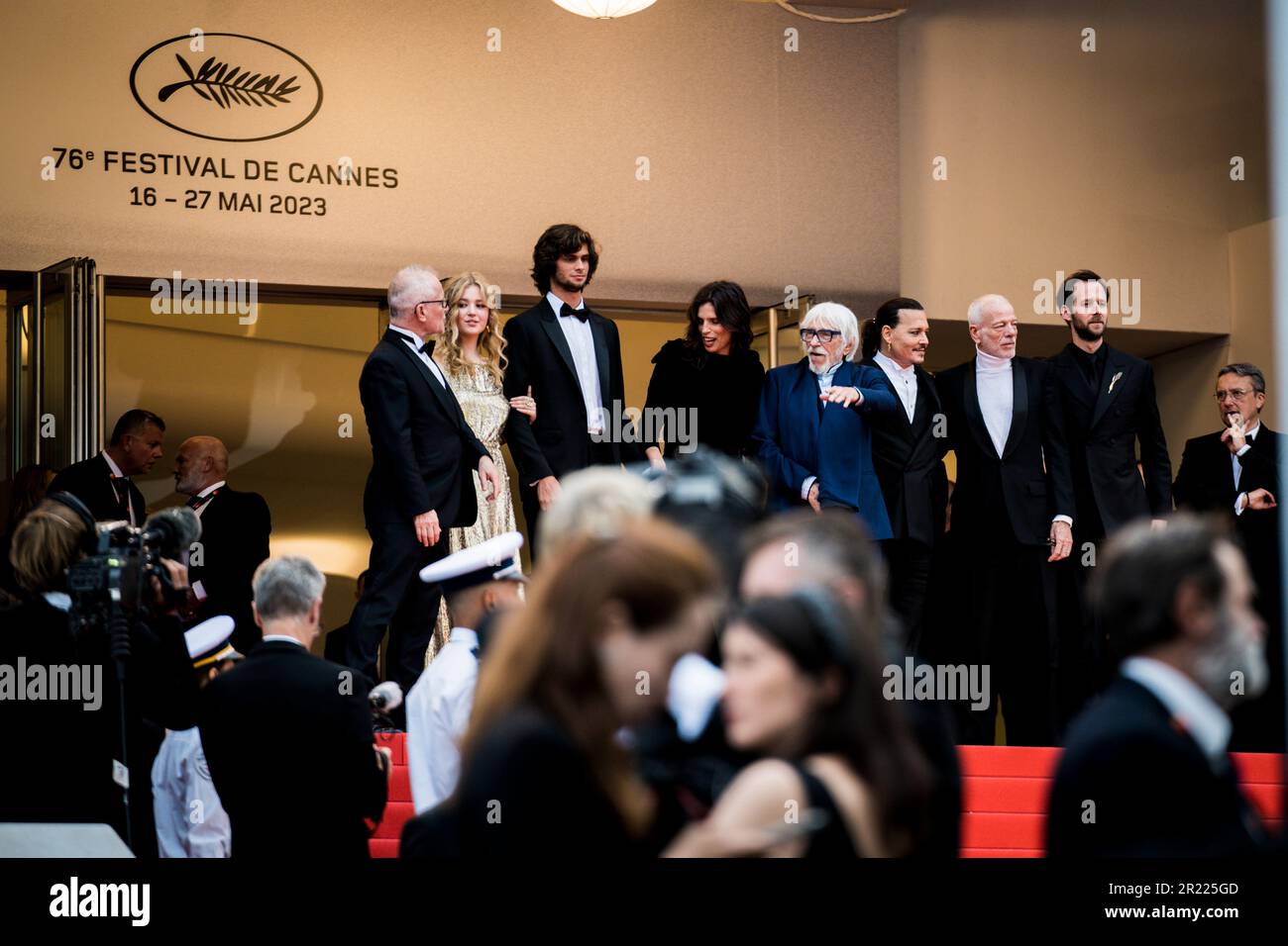 Cannes, Frankreich, 16. Mai 2023, Melvil Poupaud, Pascal Greggory, Benjamin Lavernhe, Pierre Richard, Johnny Depp, Director Maiwenn, Diego Le fur und Pau Stockfoto