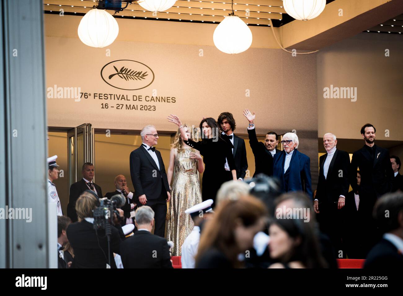 Cannes, Frankreich, 16. Mai 2023, Melvil Poupaud, Pascal Greggory, Benjamin Lavernhe, Pierre Richard, Johnny Depp, Director Maiwenn, Diego Le fur und Pau Stockfoto