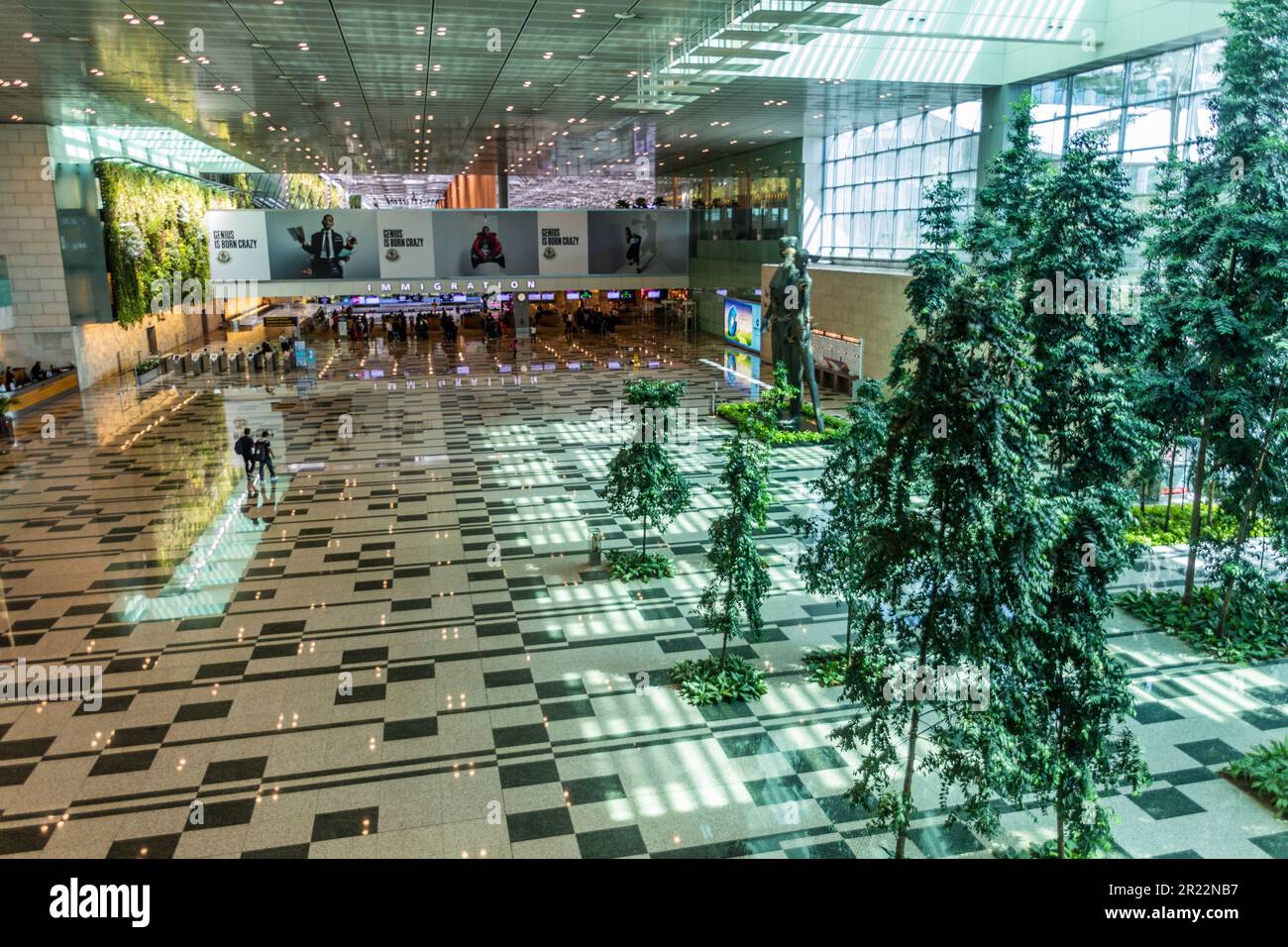 SINGAPUR, SINGAPUR - 16. DEZEMBER 2019: Innenansicht des Flughafens Singapur Changi Stockfoto