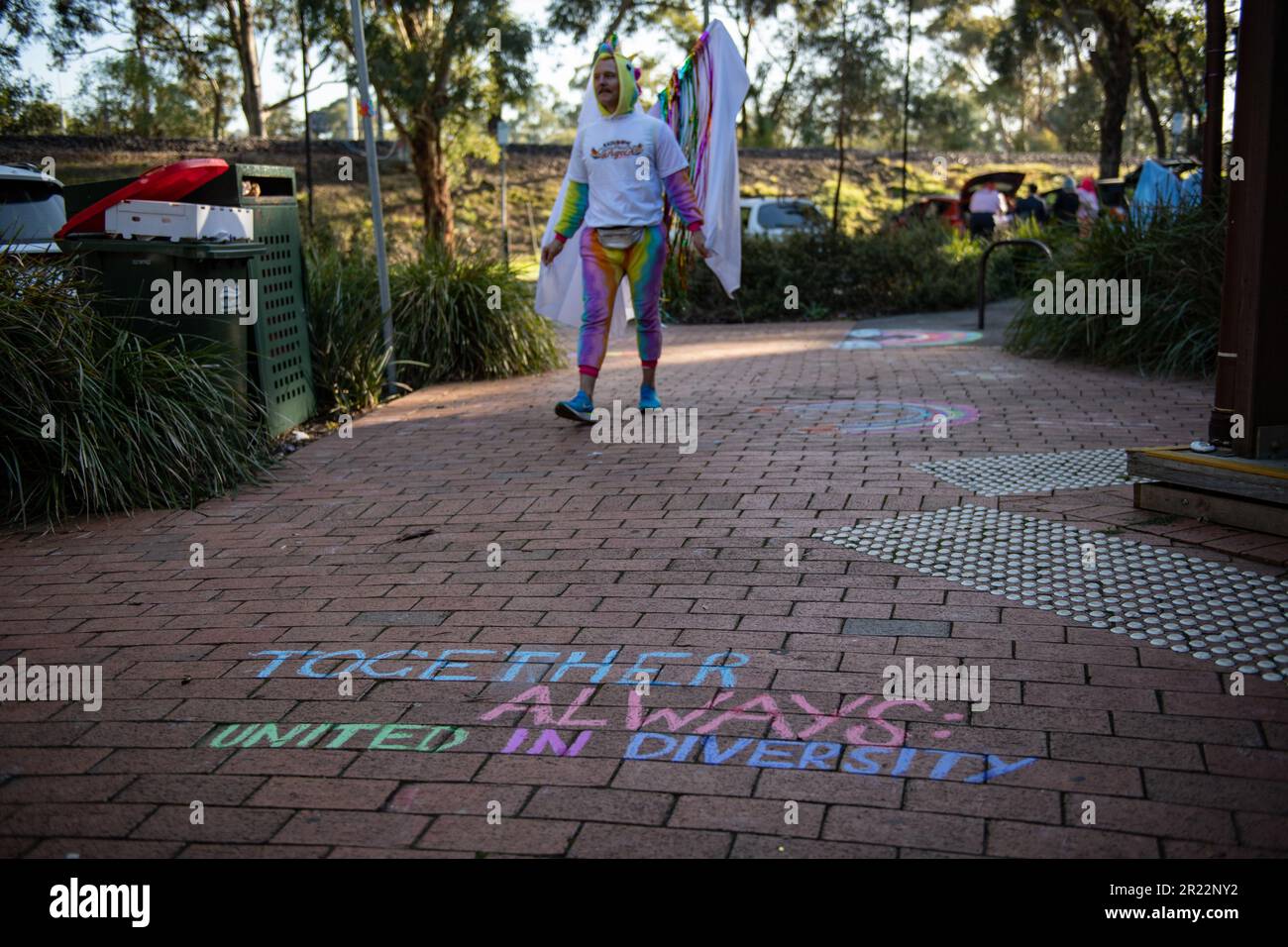 Melbourne, Australien, 17. Mai 2023. Nach der Absage eines weiteren Dragster-Storytime-Events aufgrund von Gewaltandrohungen haben die Rainbow Community Angels eine separate Veranstaltung in der Eltham Library organisiert, um die Unterstützung der LGBTQI+-Gemeinschaft für den IDAHOBIT Day zu demonstrieren, den ersten seit Dezember 2022. Kredit: Jay Kogler/Alamy Live News Stockfoto