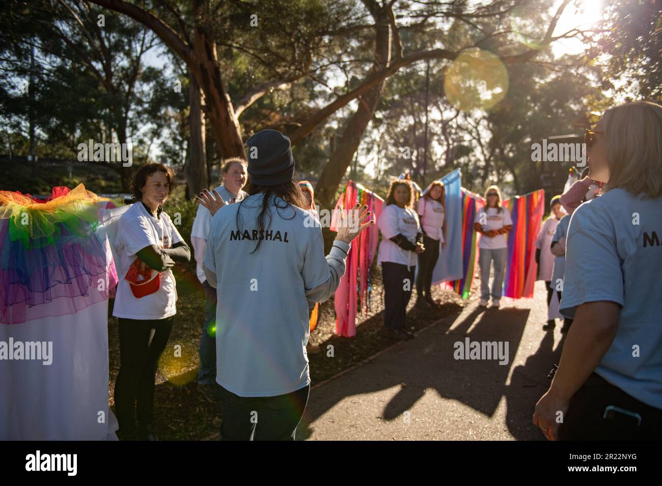 Melbourne, Australien, 17. Mai 2023. Nach der Absage eines weiteren Dragster-Storytime-Events aufgrund von Gewaltandrohungen haben die Rainbow Community Angels eine separate Veranstaltung in der Eltham Library organisiert, um die Unterstützung der LGBTQI+-Gemeinschaft für den IDAHOBIT Day zu demonstrieren, den ersten seit Dezember 2022. Kredit: Jay Kogler/Alamy Live News Stockfoto