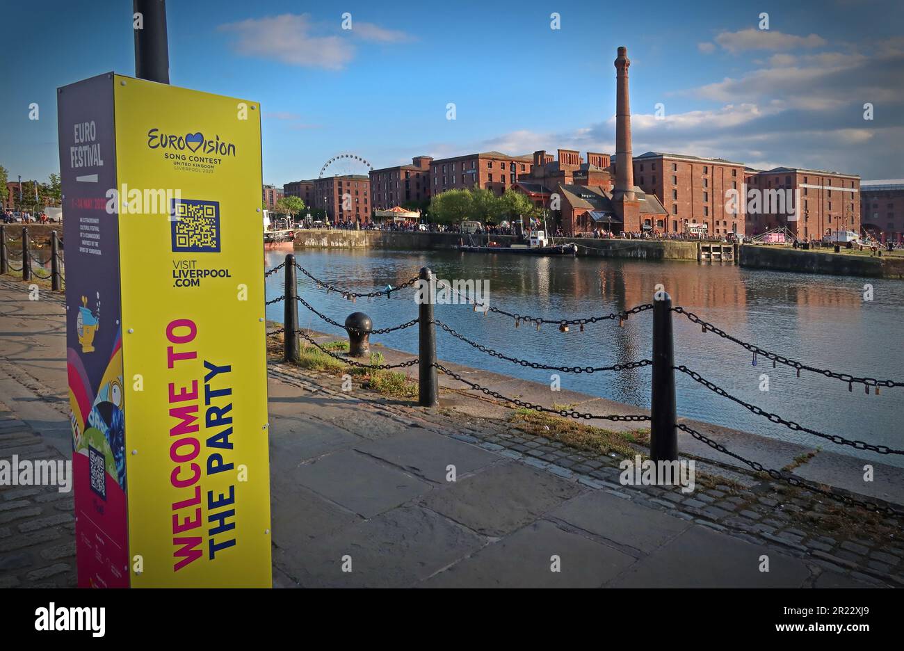 Shine Bright Liverpool - Willkommen bei der Eurovision 2023 am Royal Albert Dock, Pier Head, Liverpool, Merseyside, England, UK, L3 4AF Stockfoto