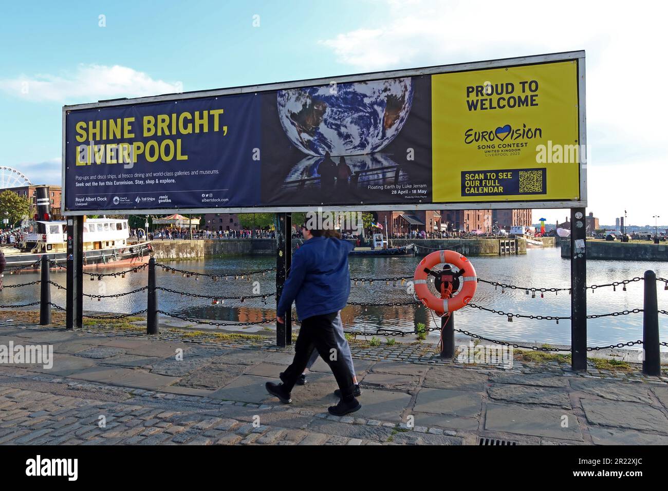 Shine Bright Liverpool - Willkommen bei der Eurovision 2023 am Royal Albert Dock, Pier Head, Liverpool, Merseyside, England, UK, L3 4AF Stockfoto