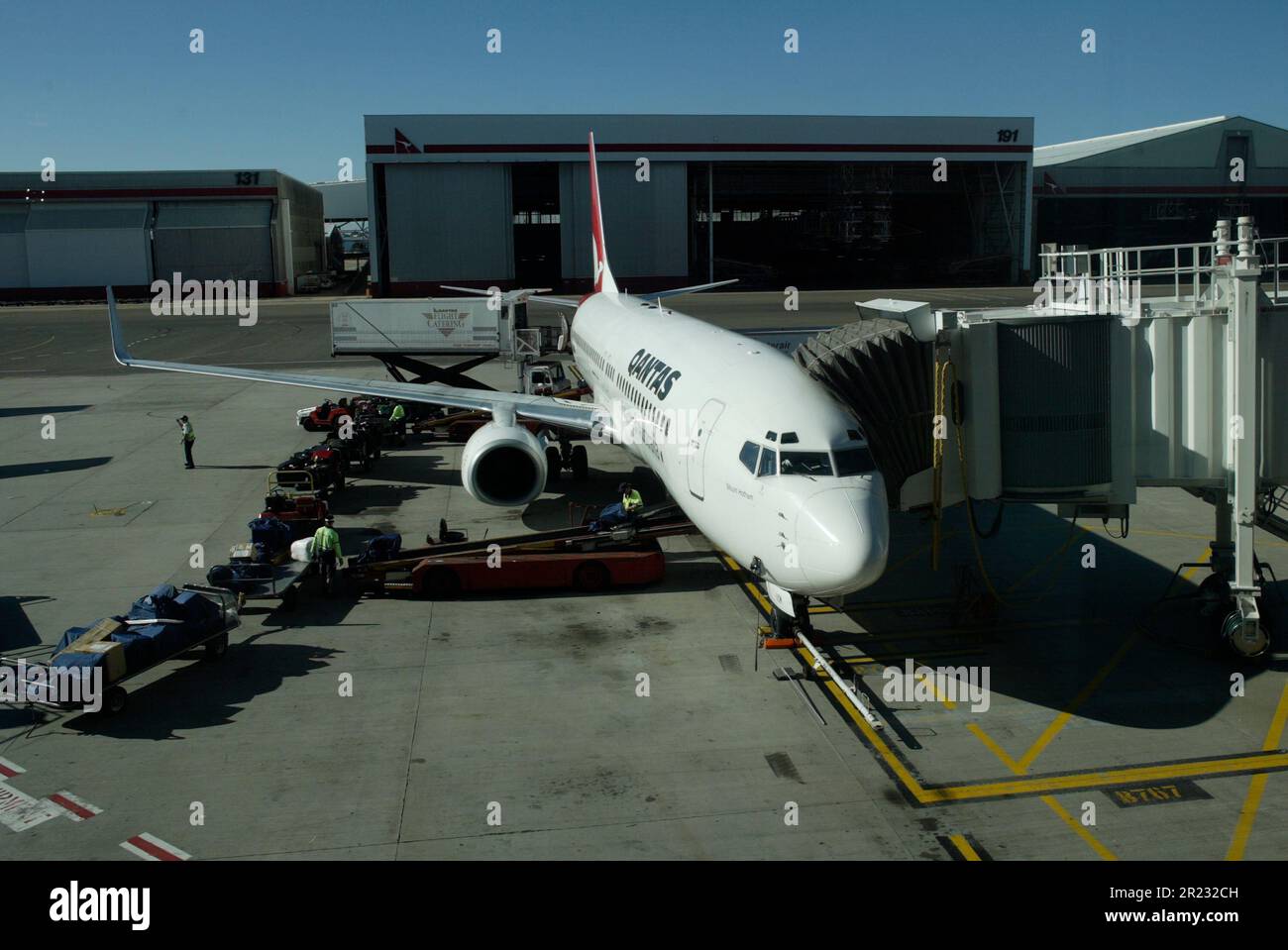 Flugbewegungen am Flughafen Sydney (Kingsford Smith) an der Botany Bay in Sydney, Australien. Stockfoto