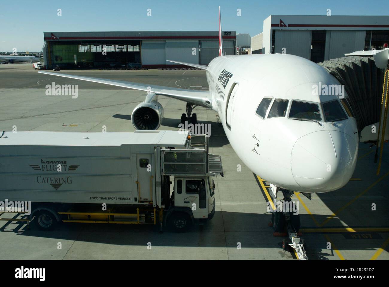 Flugbewegungen am Flughafen Sydney (Kingsford Smith) an der Botany Bay in Sydney, Australien. Stockfoto