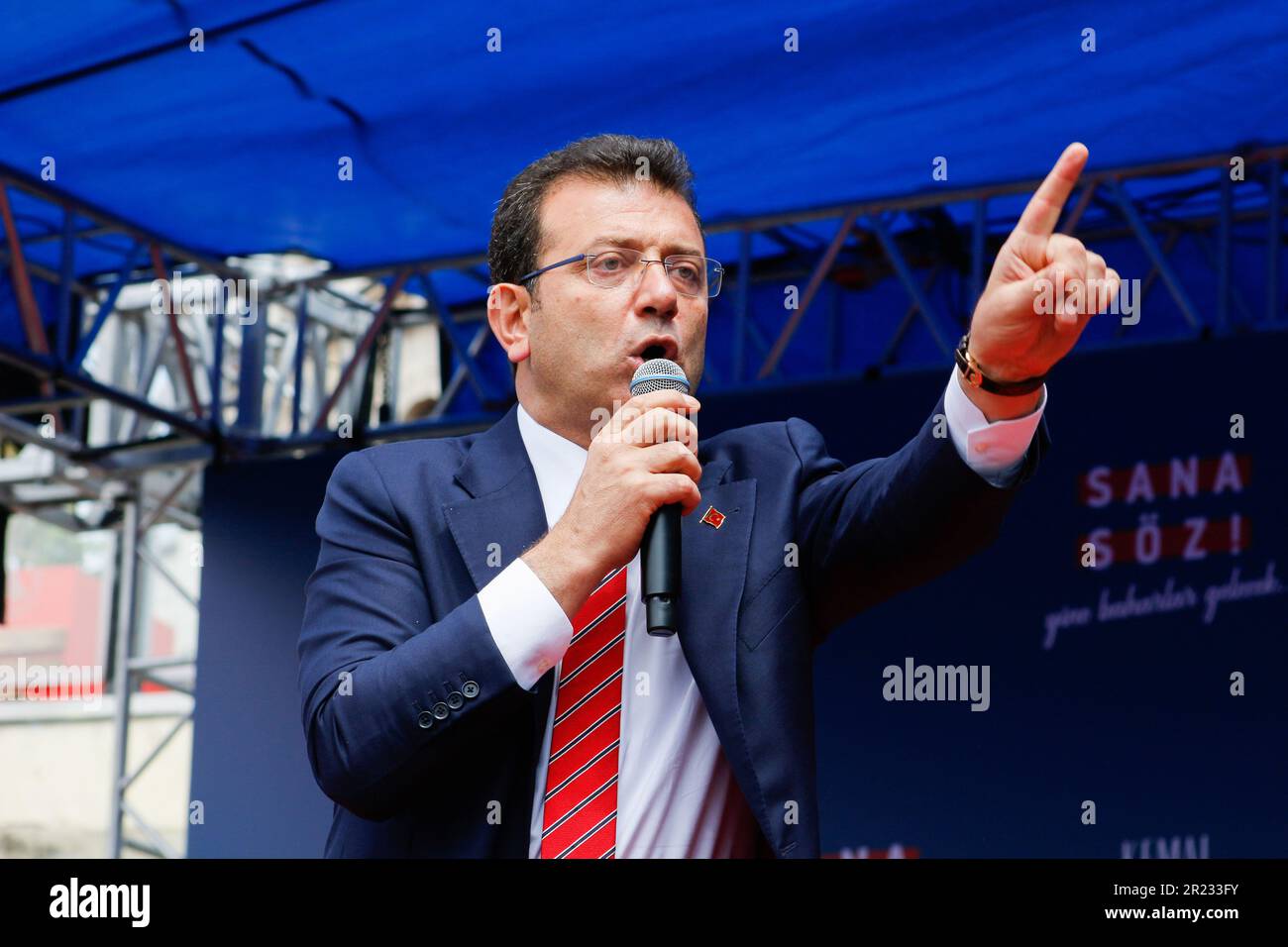 Bolu, Türkei. 09. Mai 2023. Istanbul Metropolitan Municipality Ekrem Imamoglu spricht während der Veranstaltung. Nation Alliance Präsidentschaftskandidat Kemal K?l?cdaroglu und Vizepräsident Kandidat Ekrem?mamo?lu sprachen die Bürger in Bolu, Türkei. (Foto: Yusuf Belek/SOPA Images/Sipa USA) Guthaben: SIPA USA/Alamy Live News Stockfoto