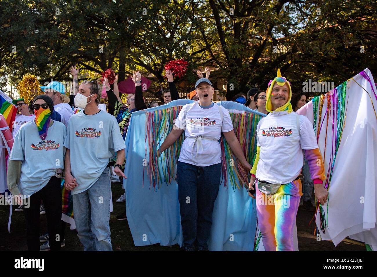 Melbourne, Australien, 17. Mai 2023. Nach der Absage eines weiteren Dragster-Storytime-Events aufgrund von Gewaltandrohungen haben die Rainbow Community Angels eine separate Veranstaltung in der Eltham Library organisiert, um die Unterstützung der LGBTQI+-Gemeinschaft für den IDAHOBIT Day zu demonstrieren, den ersten seit Dezember 2022. Kredit: Jay Kogler/Alamy Live News Stockfoto