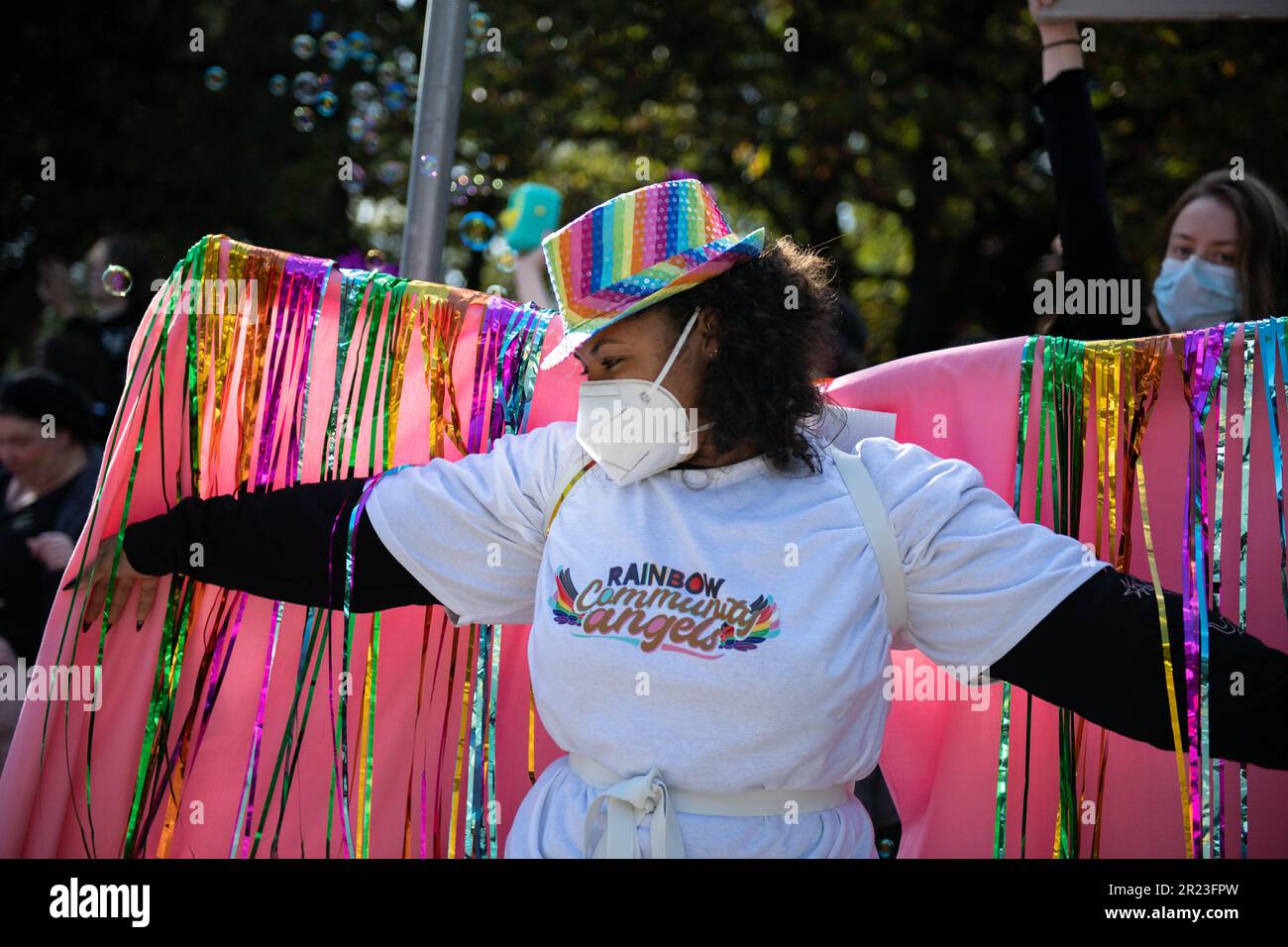 Melbourne, Australien, 17. Mai 2023. Nach der Absage eines weiteren Dragster-Storytime-Events aufgrund von Gewaltandrohungen haben die Rainbow Community Angels eine separate Veranstaltung in der Eltham Library organisiert, um die Unterstützung der LGBTQI+-Gemeinschaft für den IDAHOBIT Day zu demonstrieren, den ersten seit Dezember 2022. Kredit: Jay Kogler/Alamy Live News Stockfoto