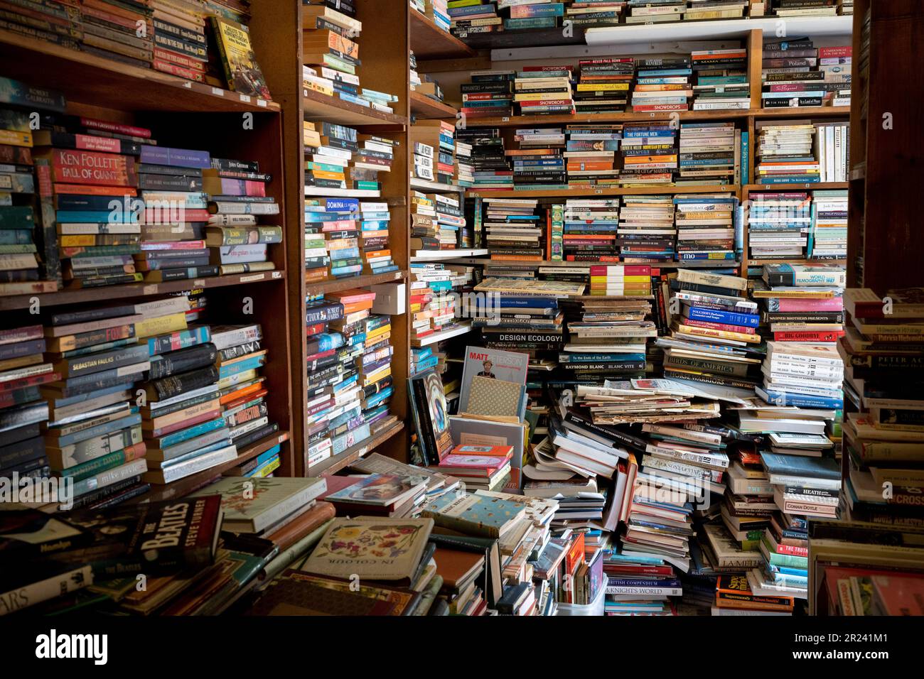 Im Hurlingham Books in Putney, West-London, werden am 16. Mai 2023 in London, England, tausende Bücher ausgestellt, aus denen Sie wählen können. Stockfoto