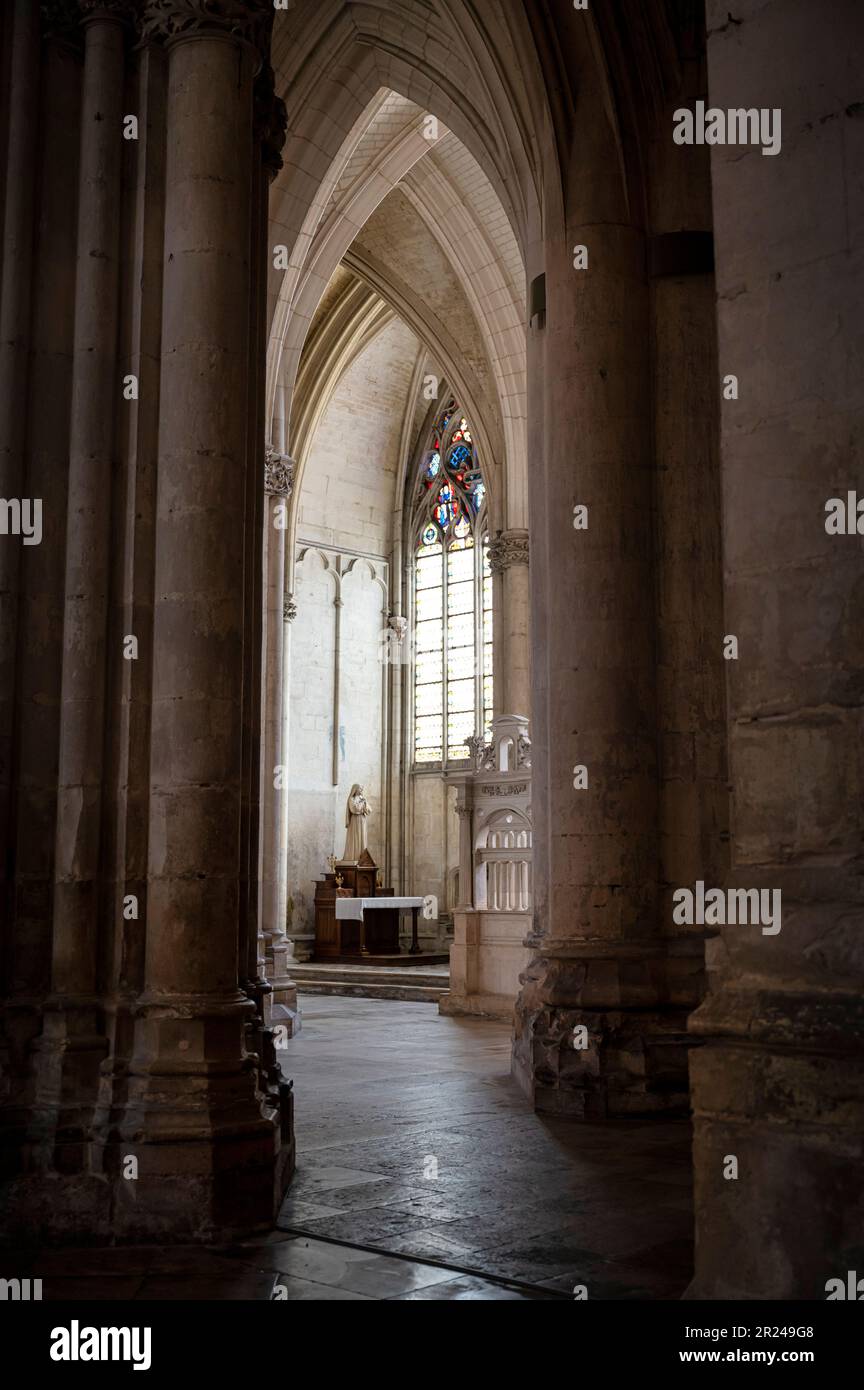 Troyes, Frankreich - 7. Juni 2022: Innenansicht der Basilika Saint-Urbain de Troyes, einer mittelalterlichen Kirche Stockfoto Troyes, Frankreich - 7. Juni 2022: Innenansicht der Basilika Saint-Urbain de Troyes, einer mittelalterlichen Kirche Stockfoto