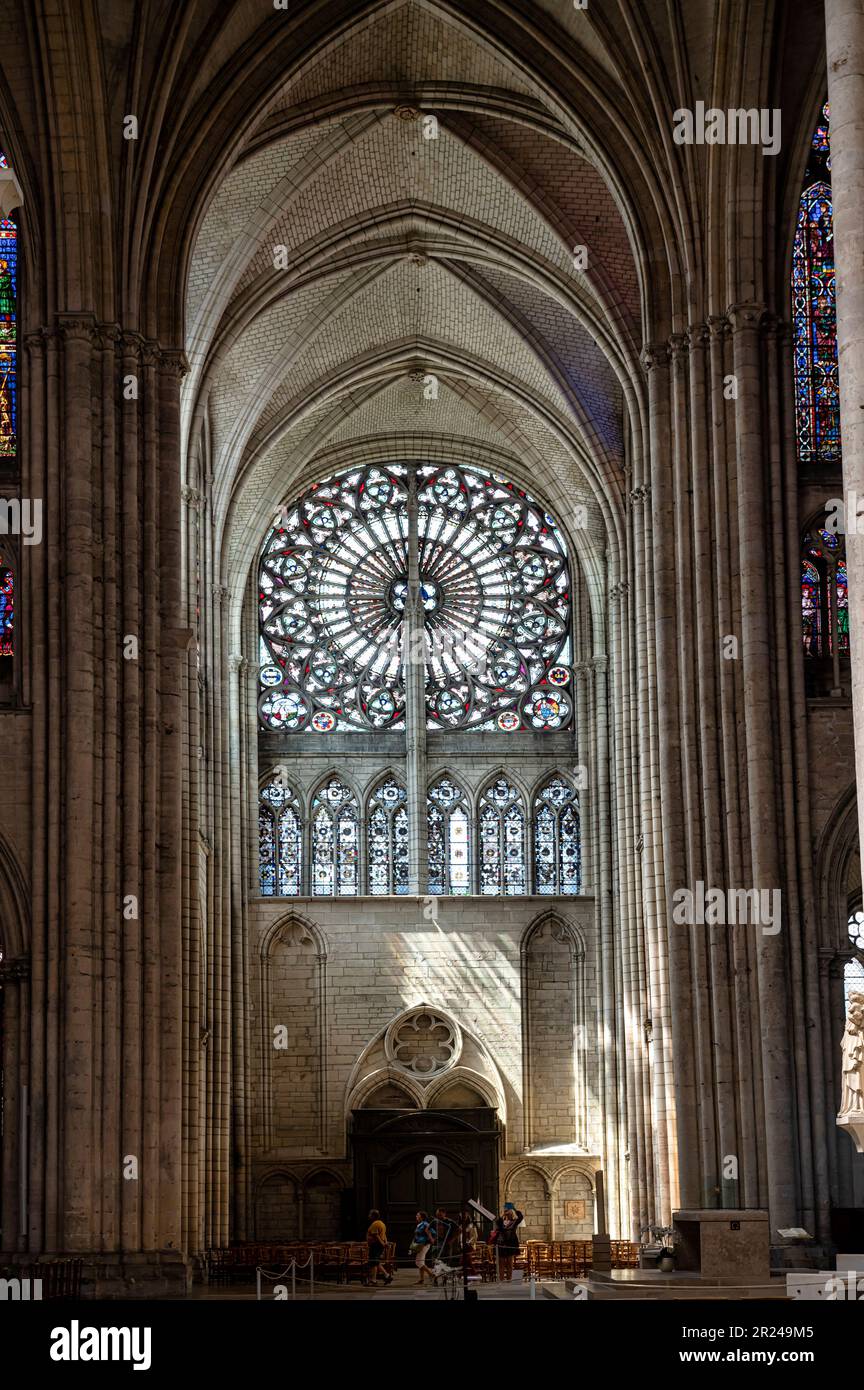 Troyes, Frankreich - 7. Juni 2022: Innenansicht der Basilika Saint-Urbain de Troyes, einer mittelalterlichen Kirche Stockfoto Troyes, Frankreich - 7. Juni 2022: Innenansicht der Basilika Saint-Urbain de Troyes, einer mittelalterlichen Kirche Stockfoto